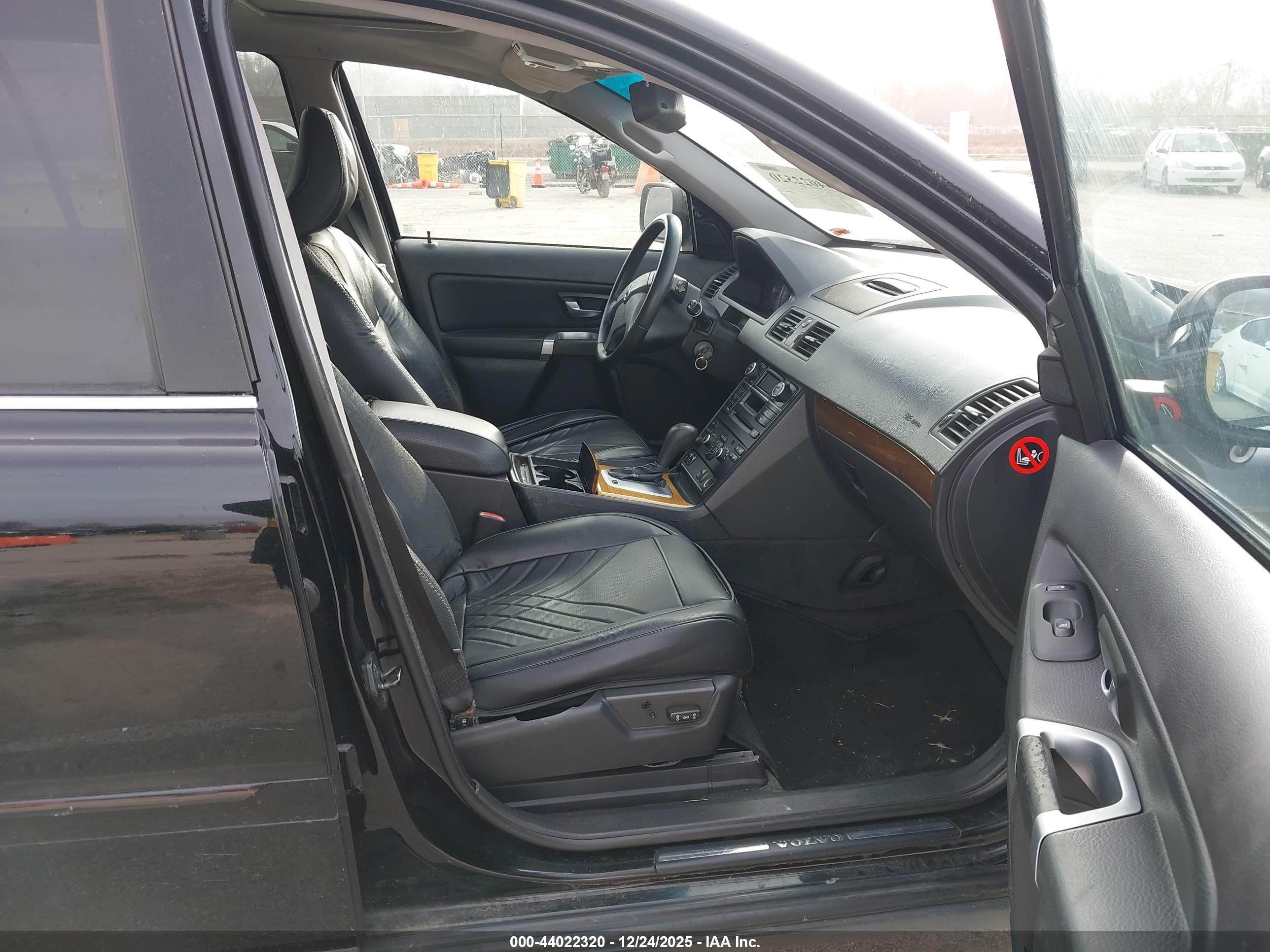 VOLVO XC90 image 5