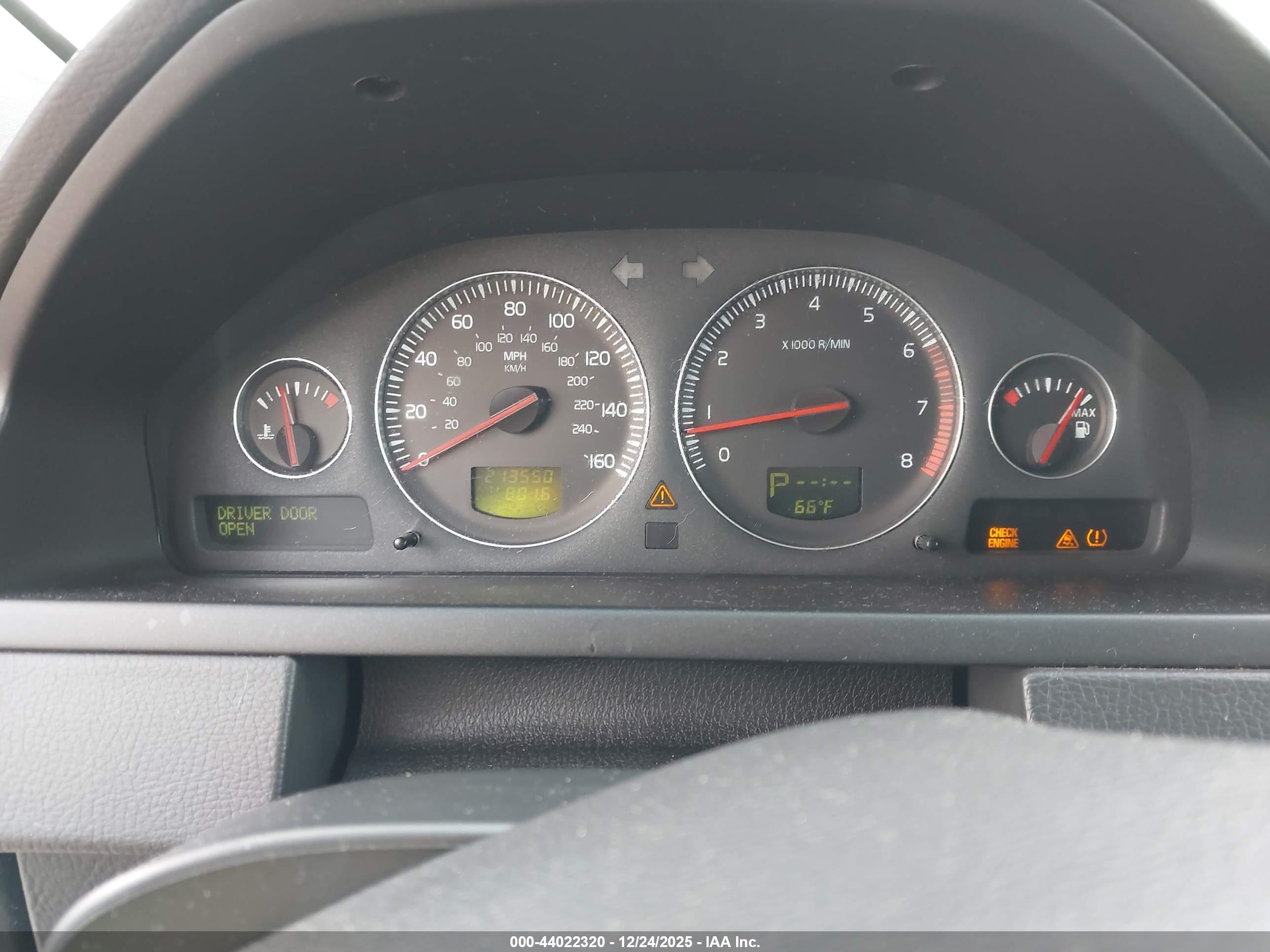 VOLVO XC90 image 7