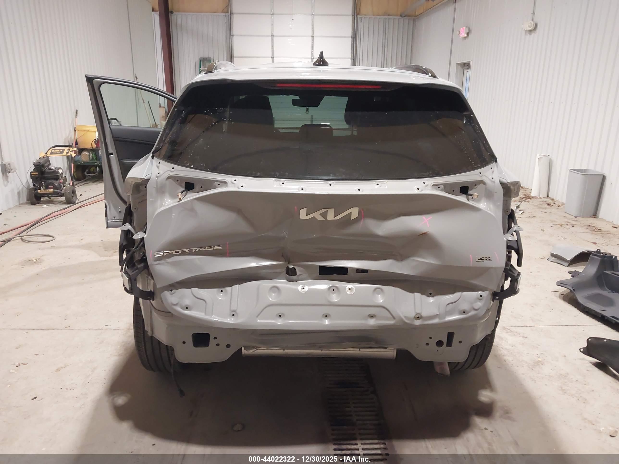 KIA SPORTAGE image 6