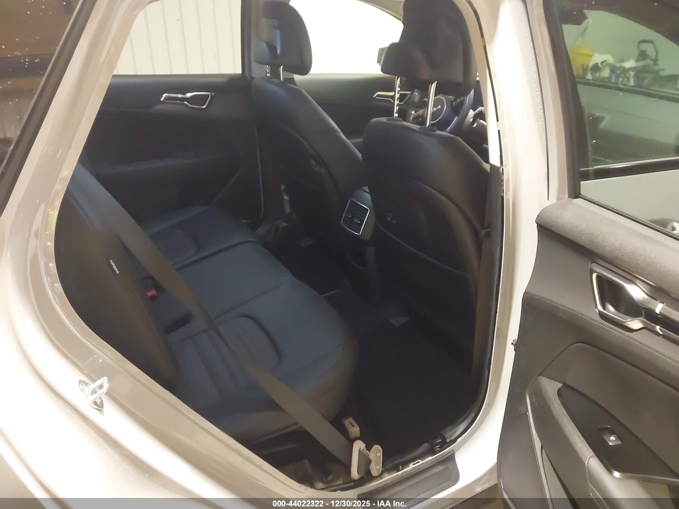 KIA SPORTAGE image 8