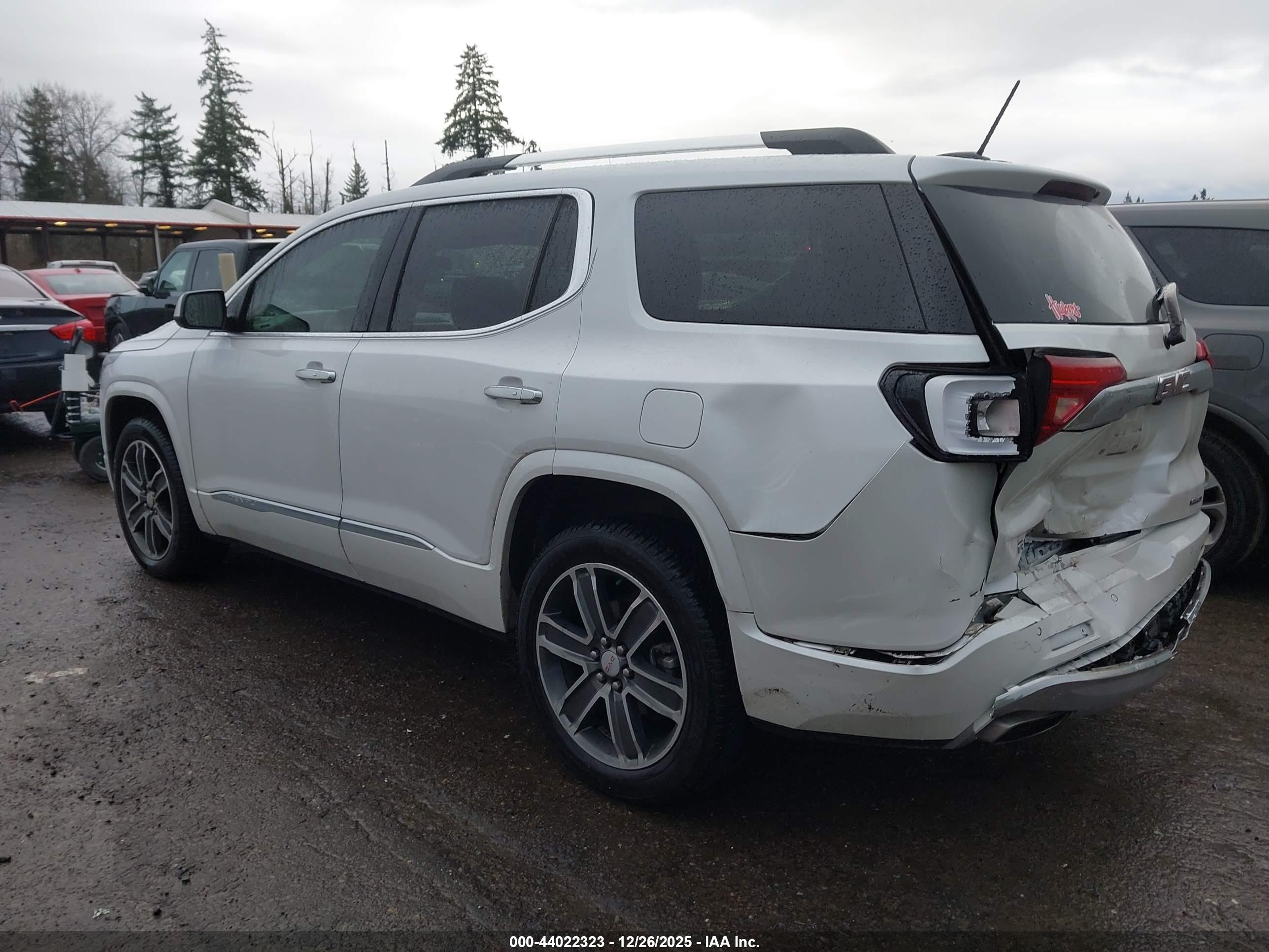GMC ACADIA image 3