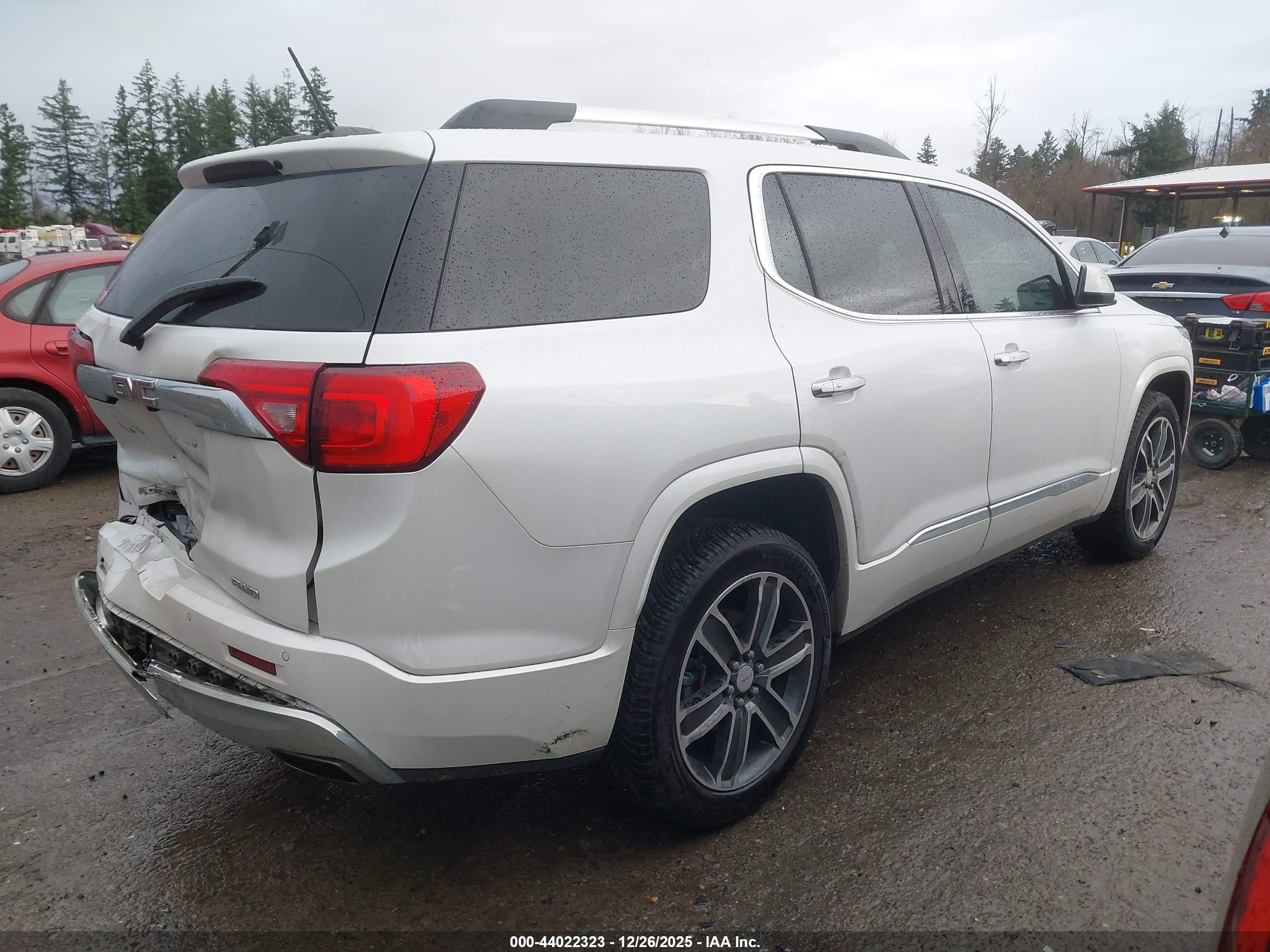 GMC ACADIA image 4