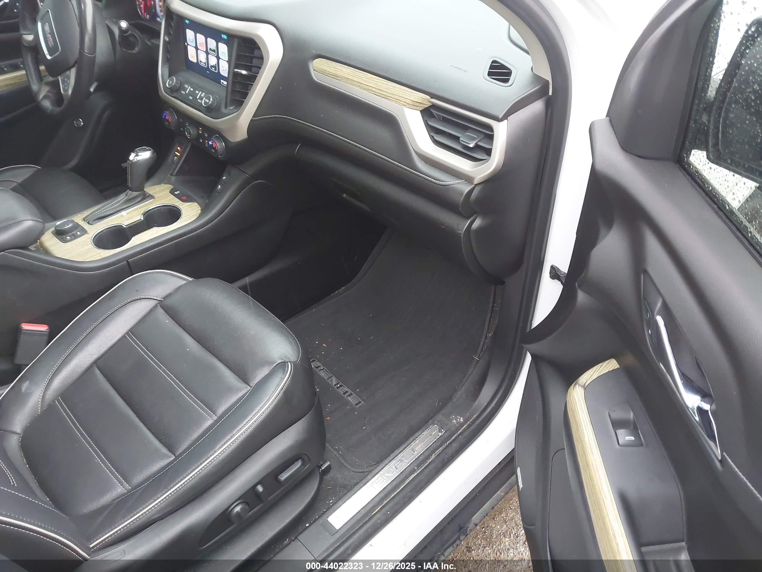 GMC ACADIA image 5