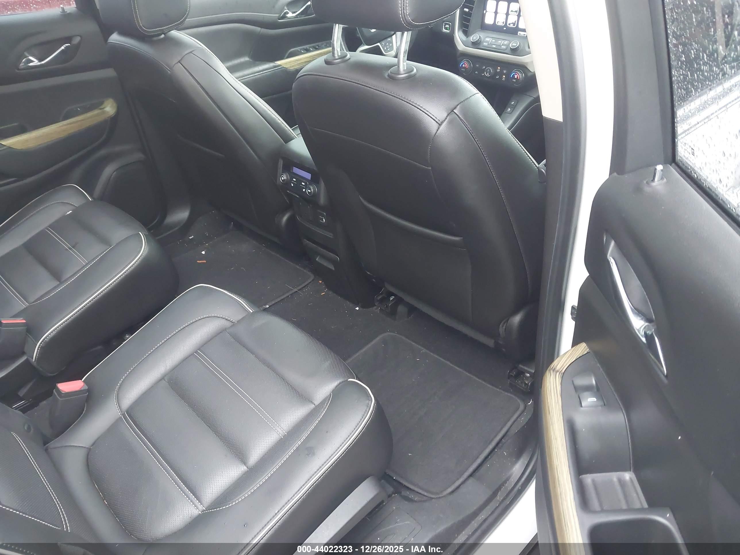 GMC ACADIA image 8