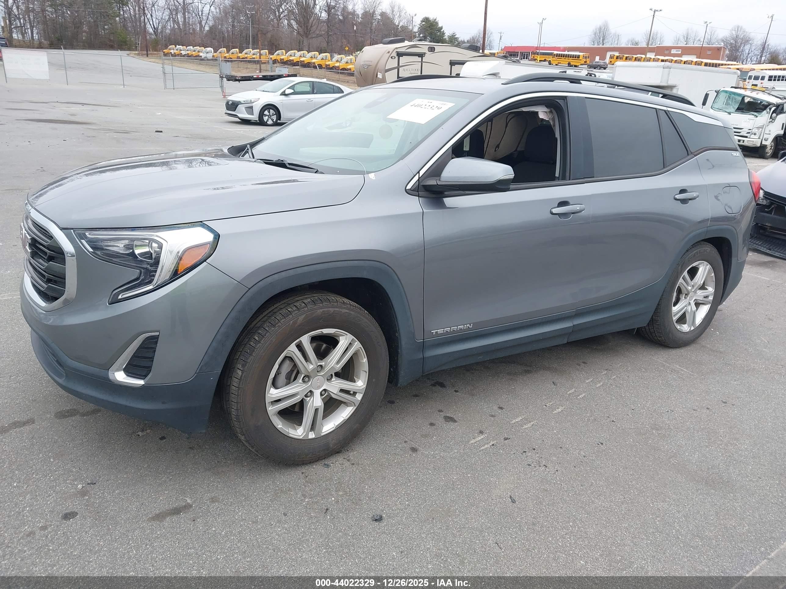 GMC TERRAIN image 2