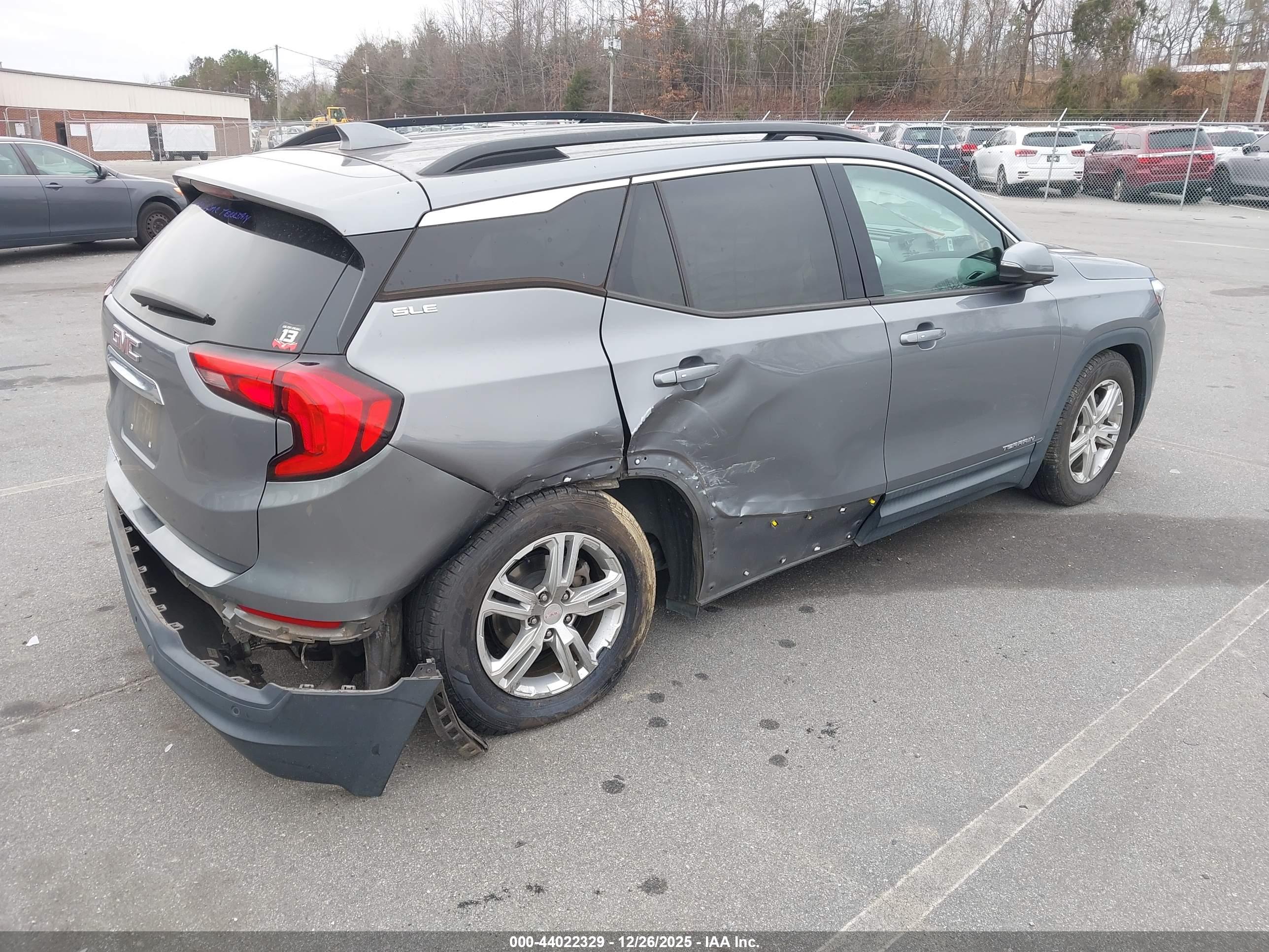 GMC TERRAIN image 4