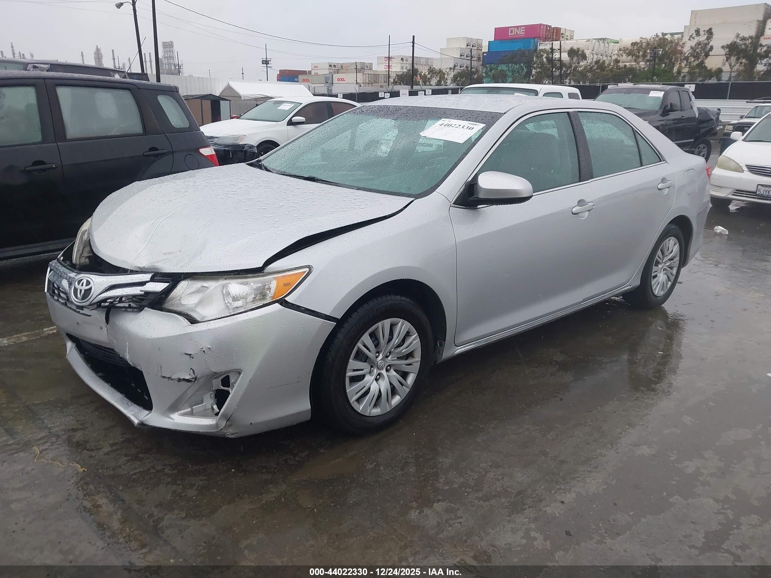 TOYOTA CAMRY image 2