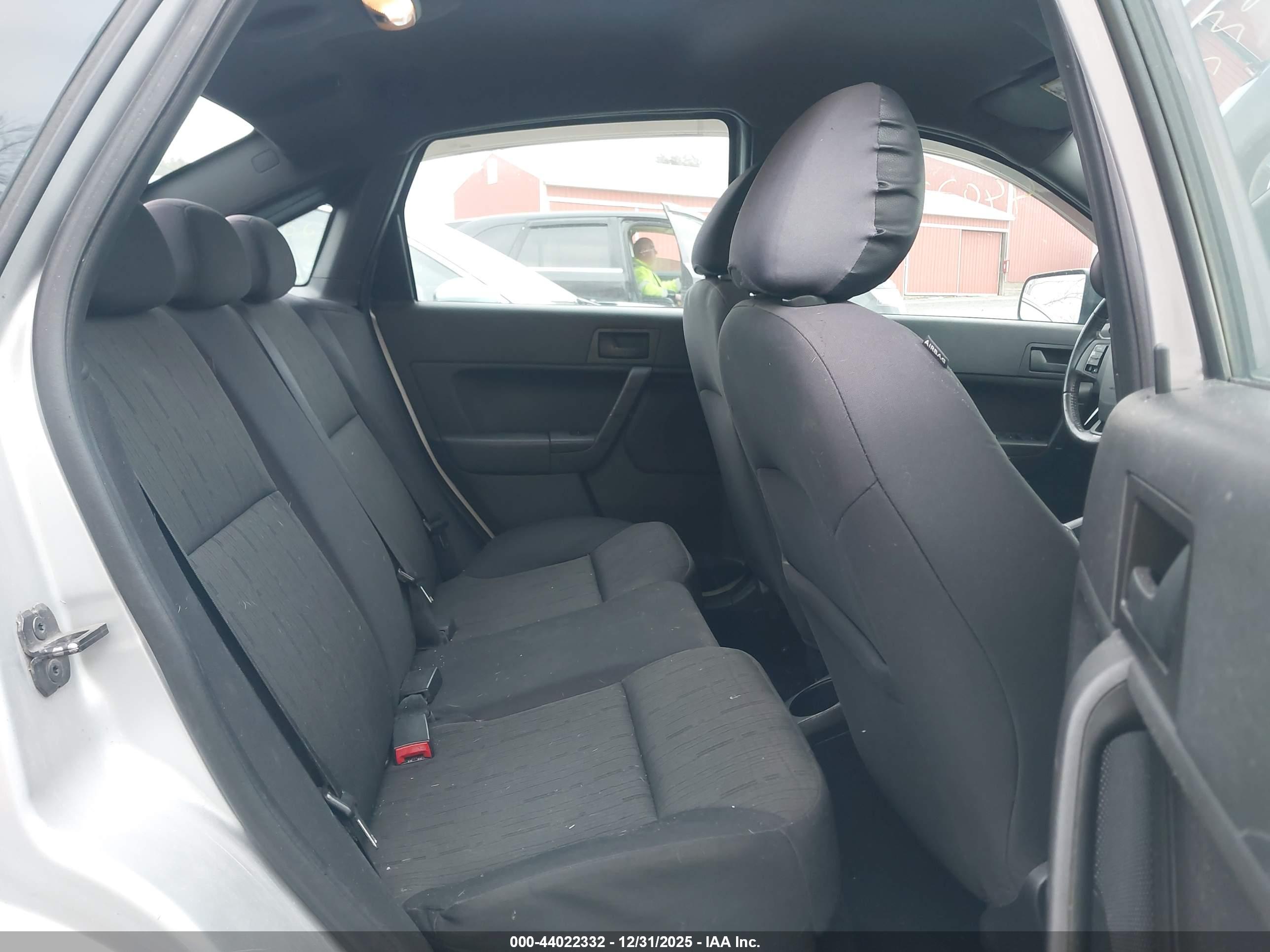 FORD FOCUS image 8