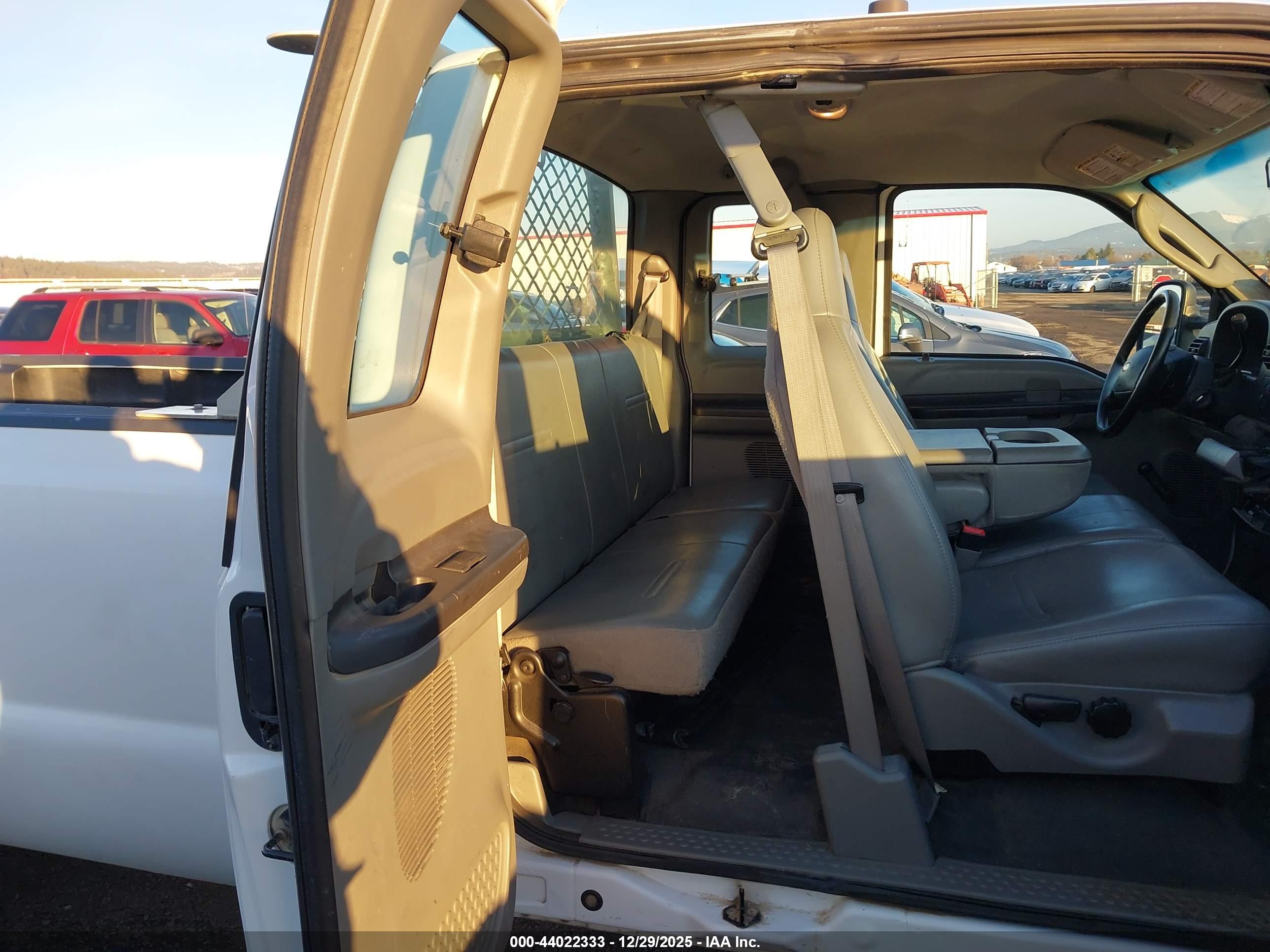 FORD F-250 image 8