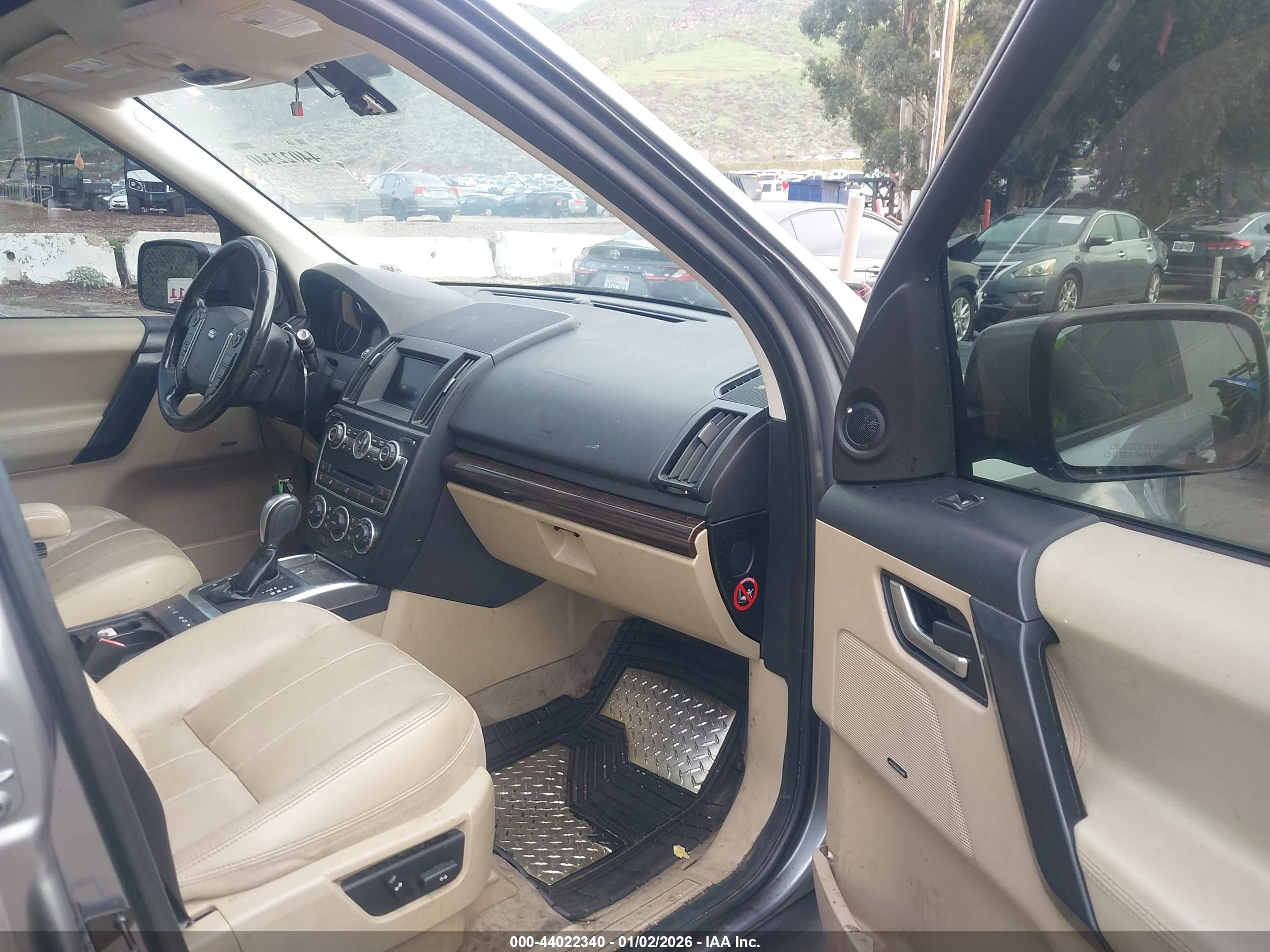 LAND ROVER image 5