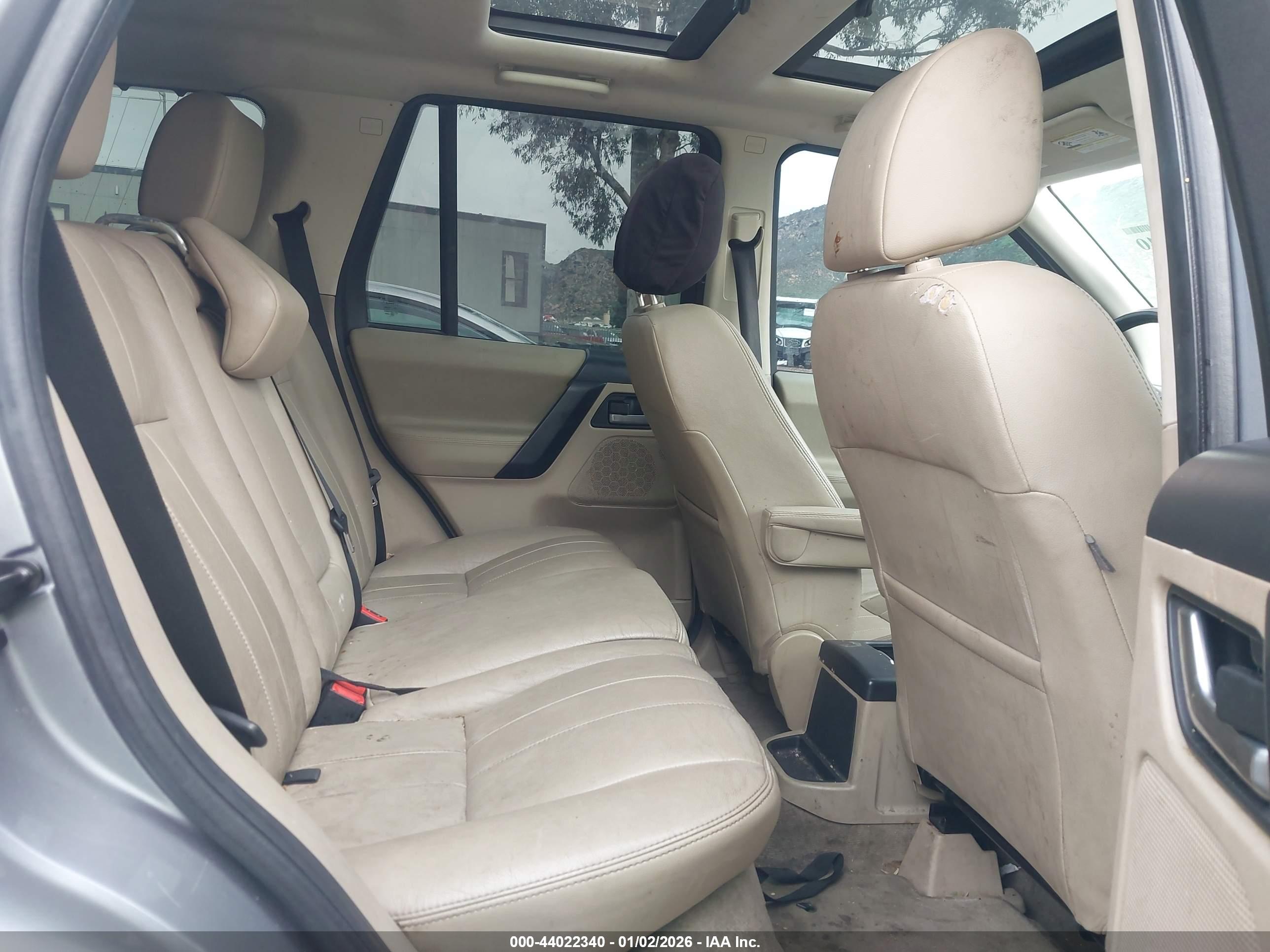 LAND ROVER image 8
