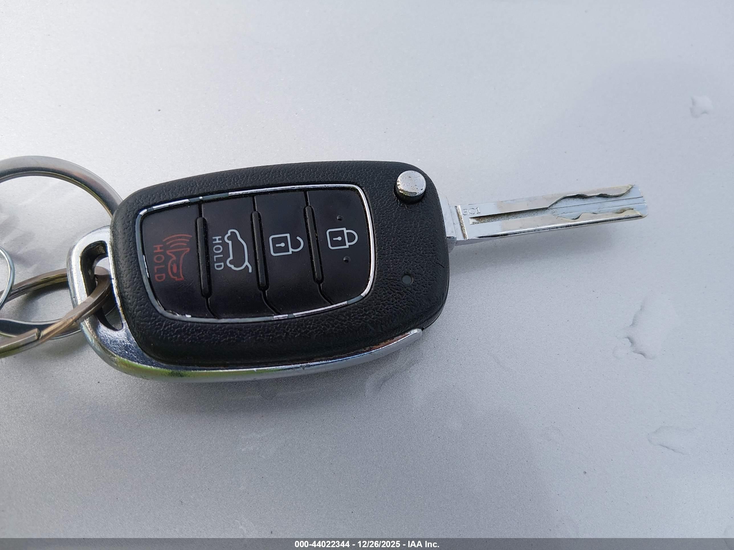HYUNDAI TUCSON image 11