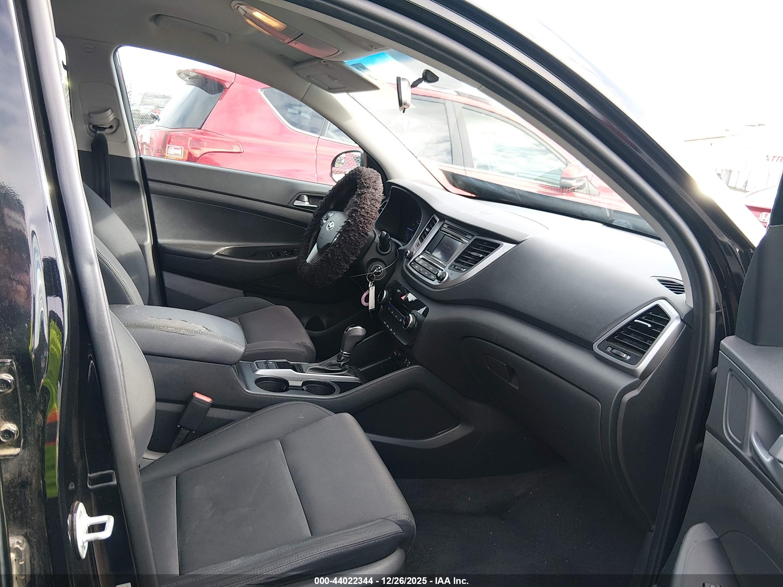 HYUNDAI TUCSON image 5
