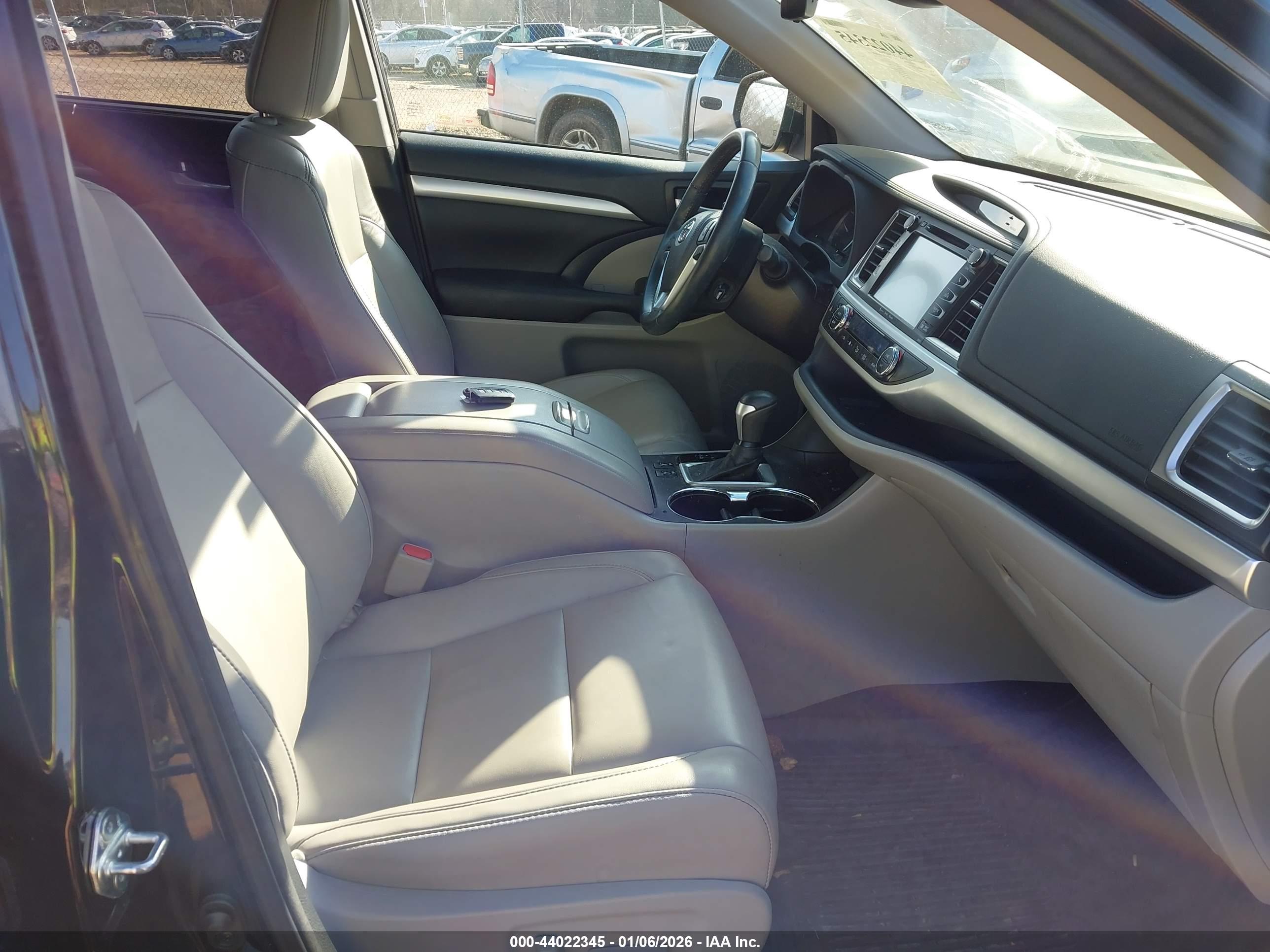 TOYOTA HIGHLANDER image 5