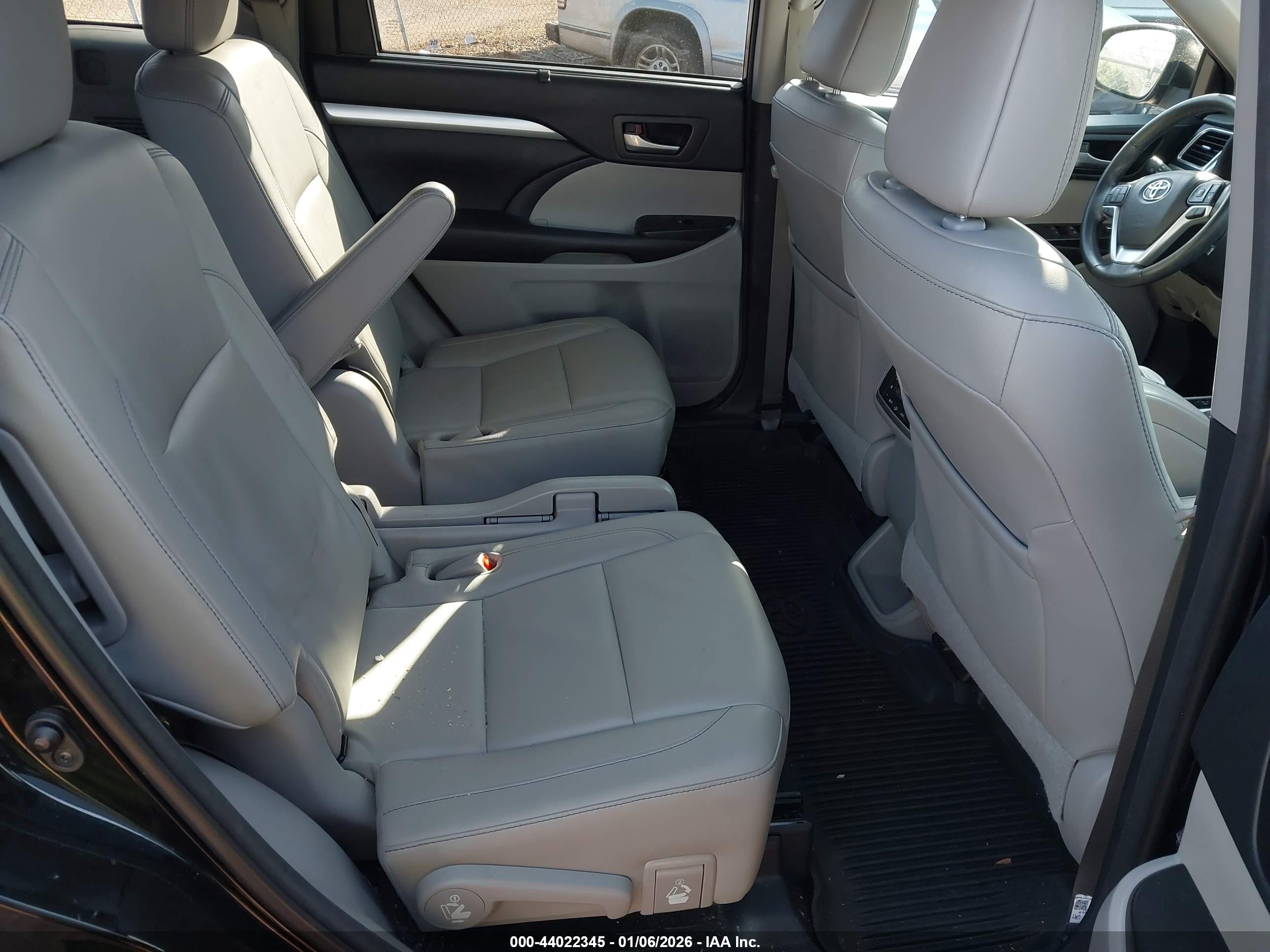TOYOTA HIGHLANDER image 8