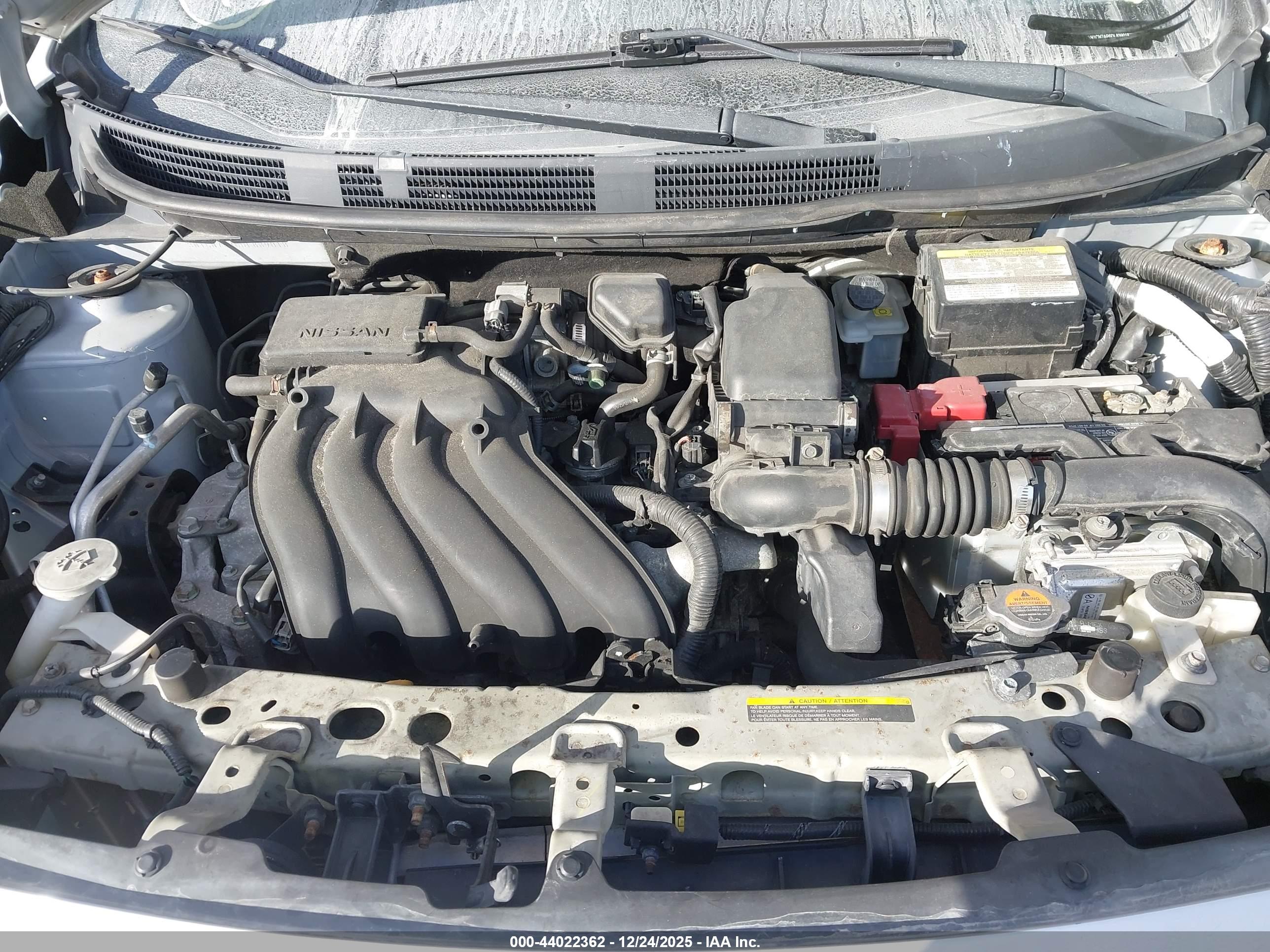 NISSAN VERSA image 10