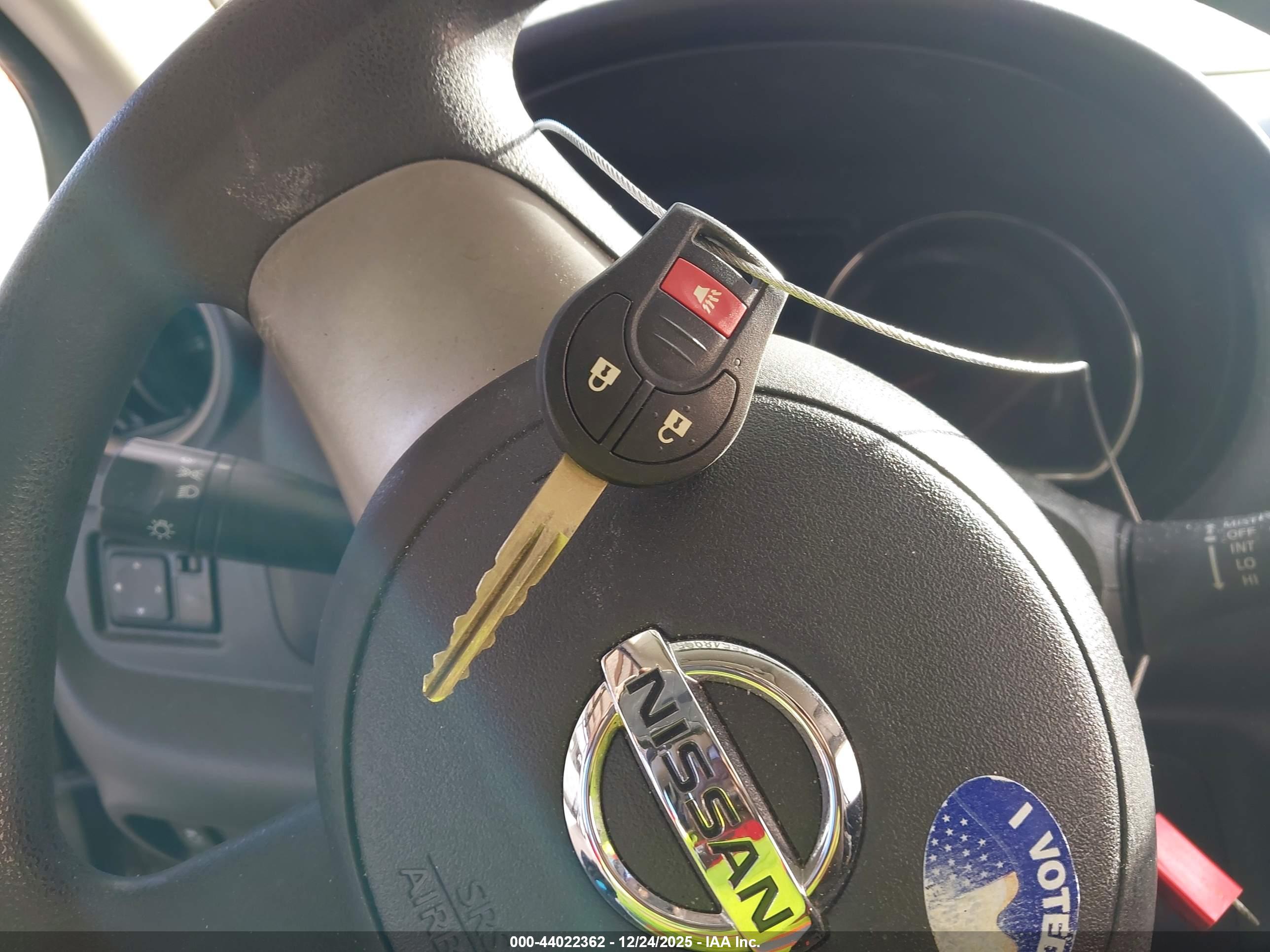 NISSAN VERSA image 11