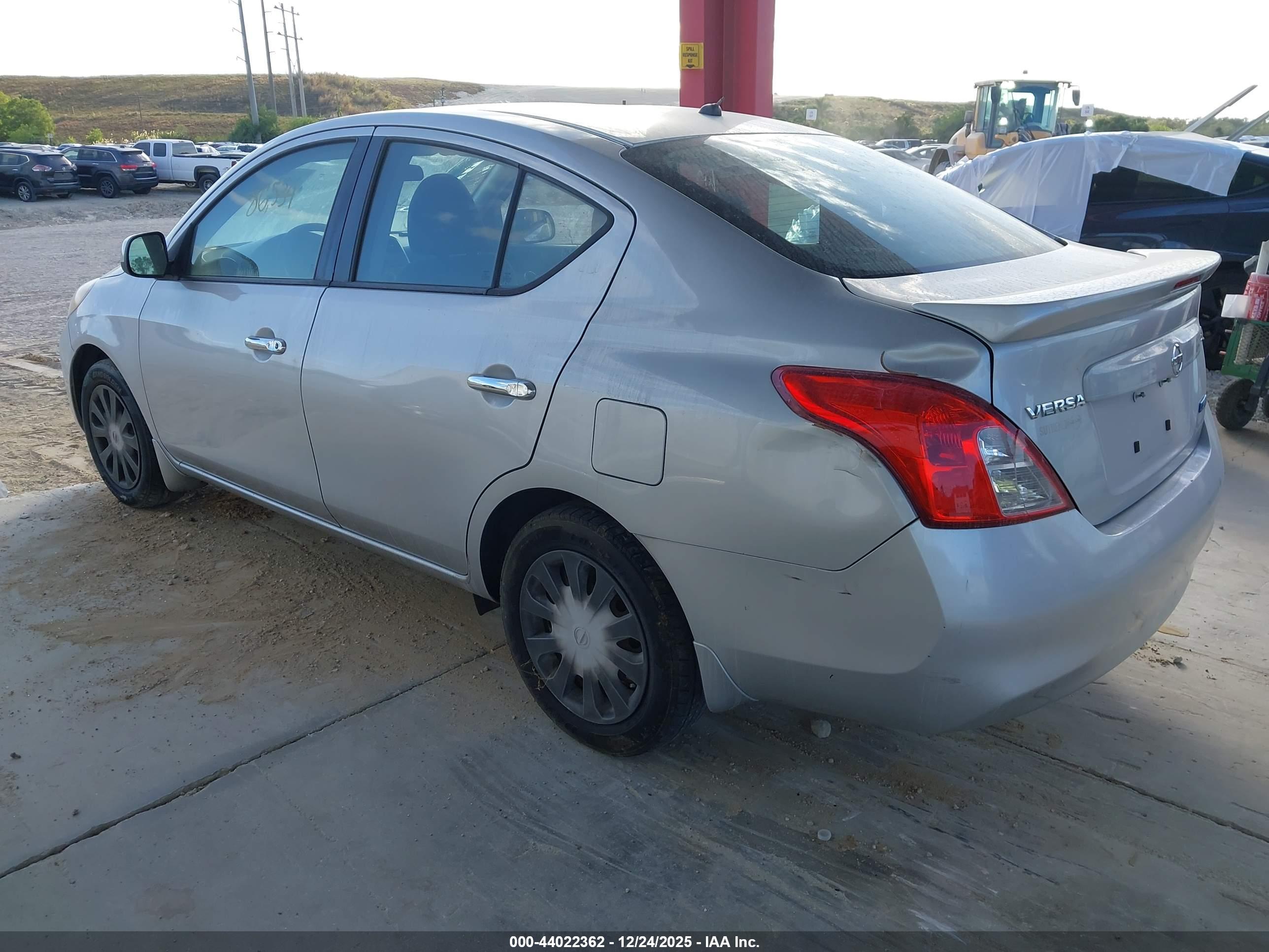 NISSAN VERSA image 3
