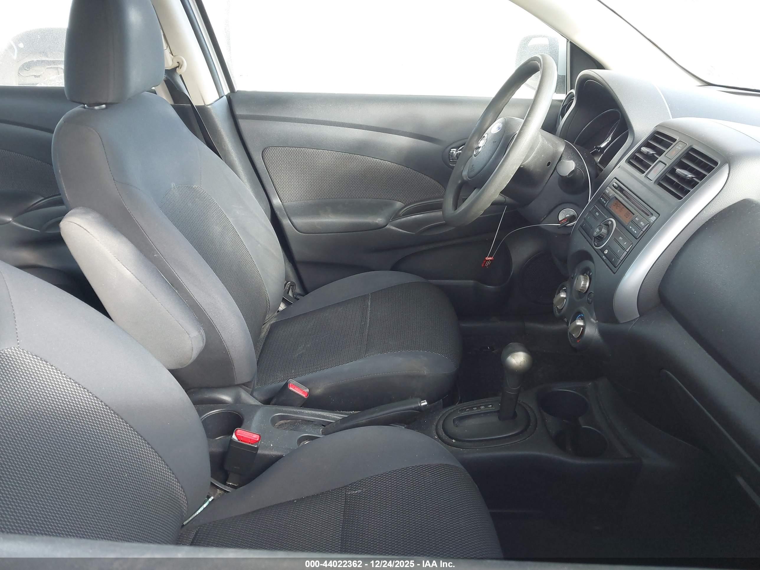 NISSAN VERSA image 5