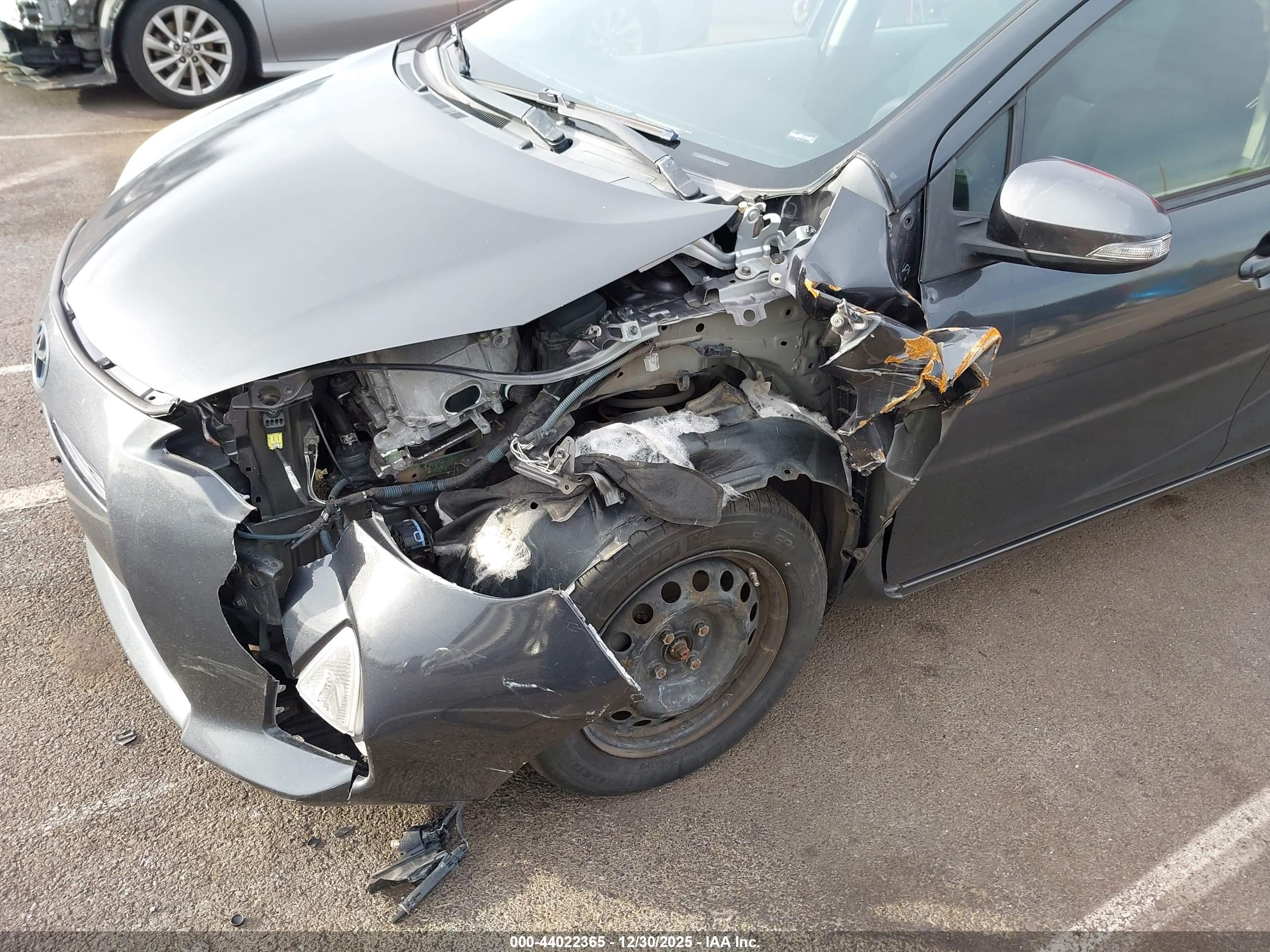 TOYOTA PRIUS image 6