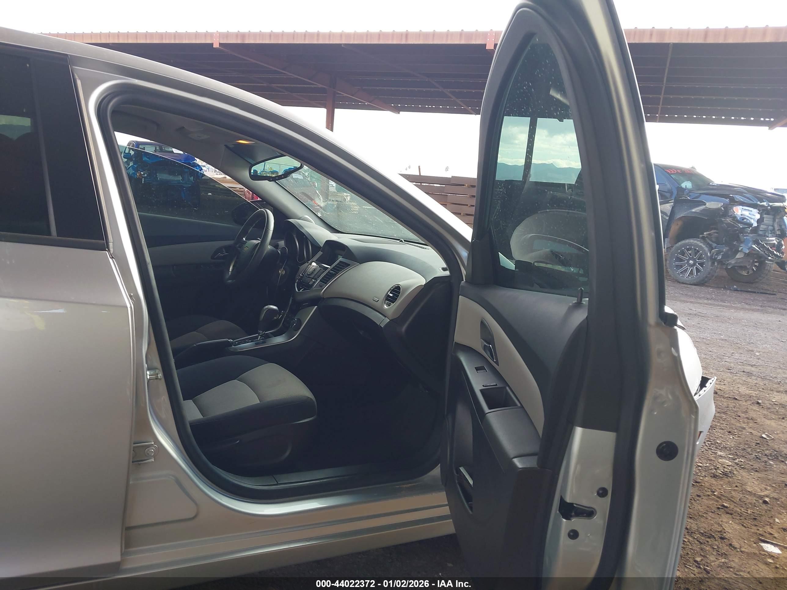 CHEVROLET CRUZE image 5