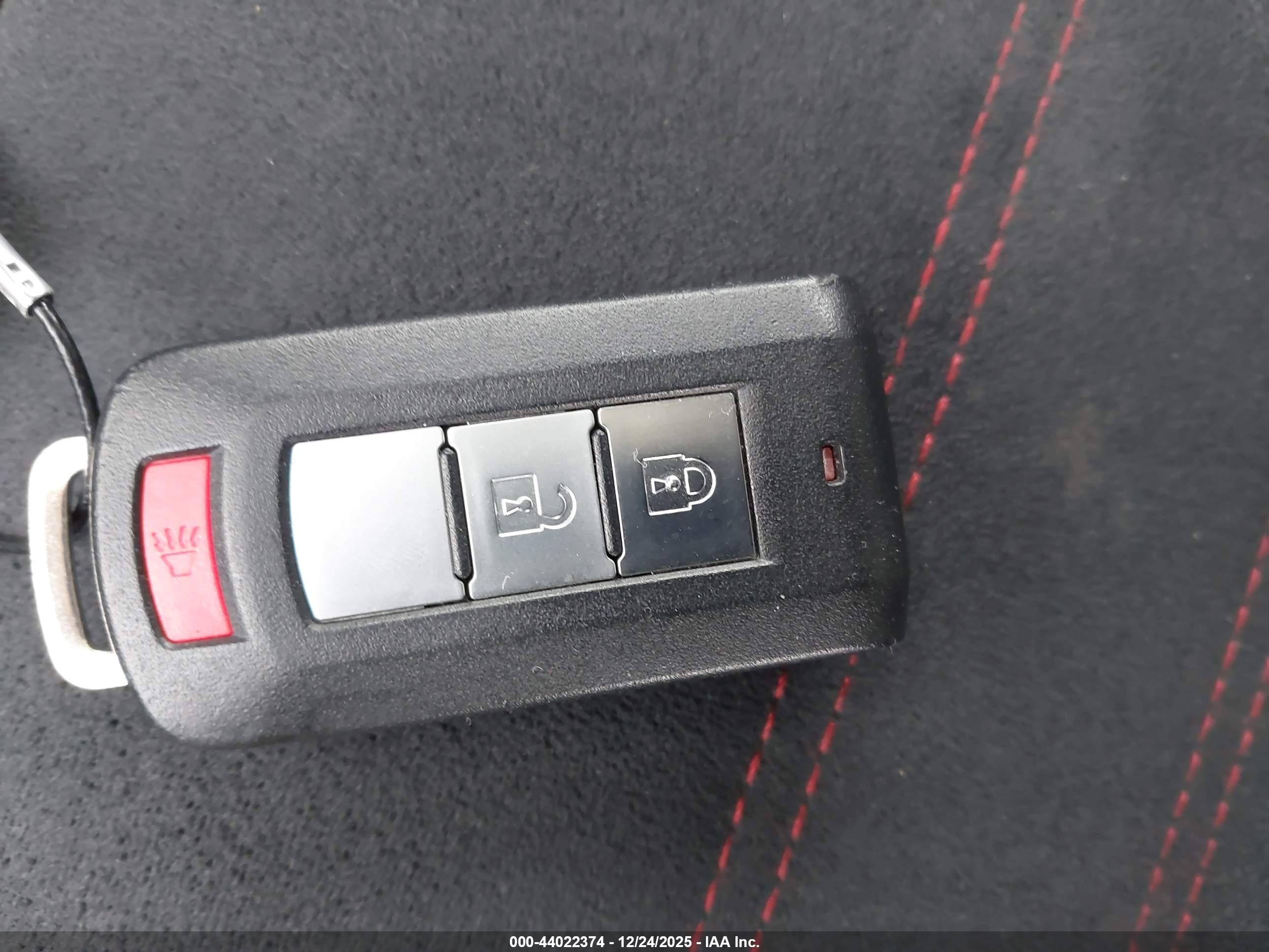 MITSUBISHI OUTLANDER image 11