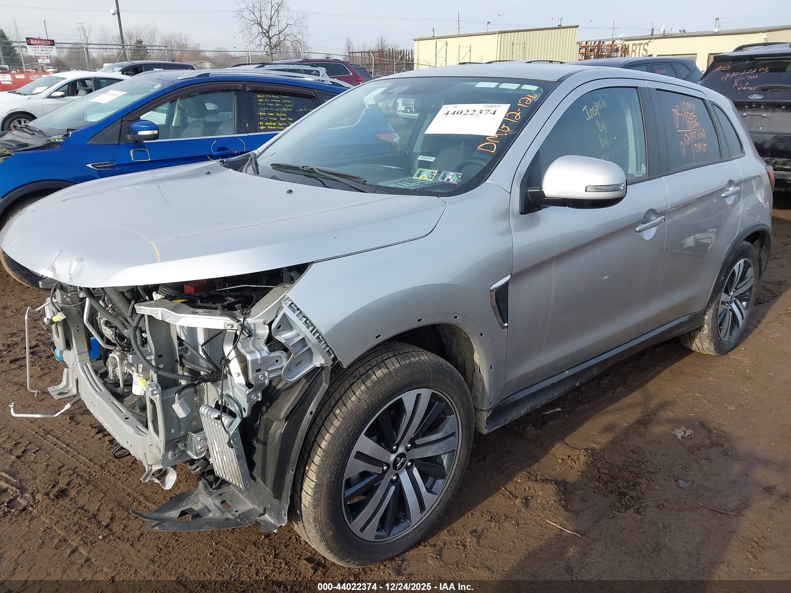 MITSUBISHI OUTLANDER image 2
