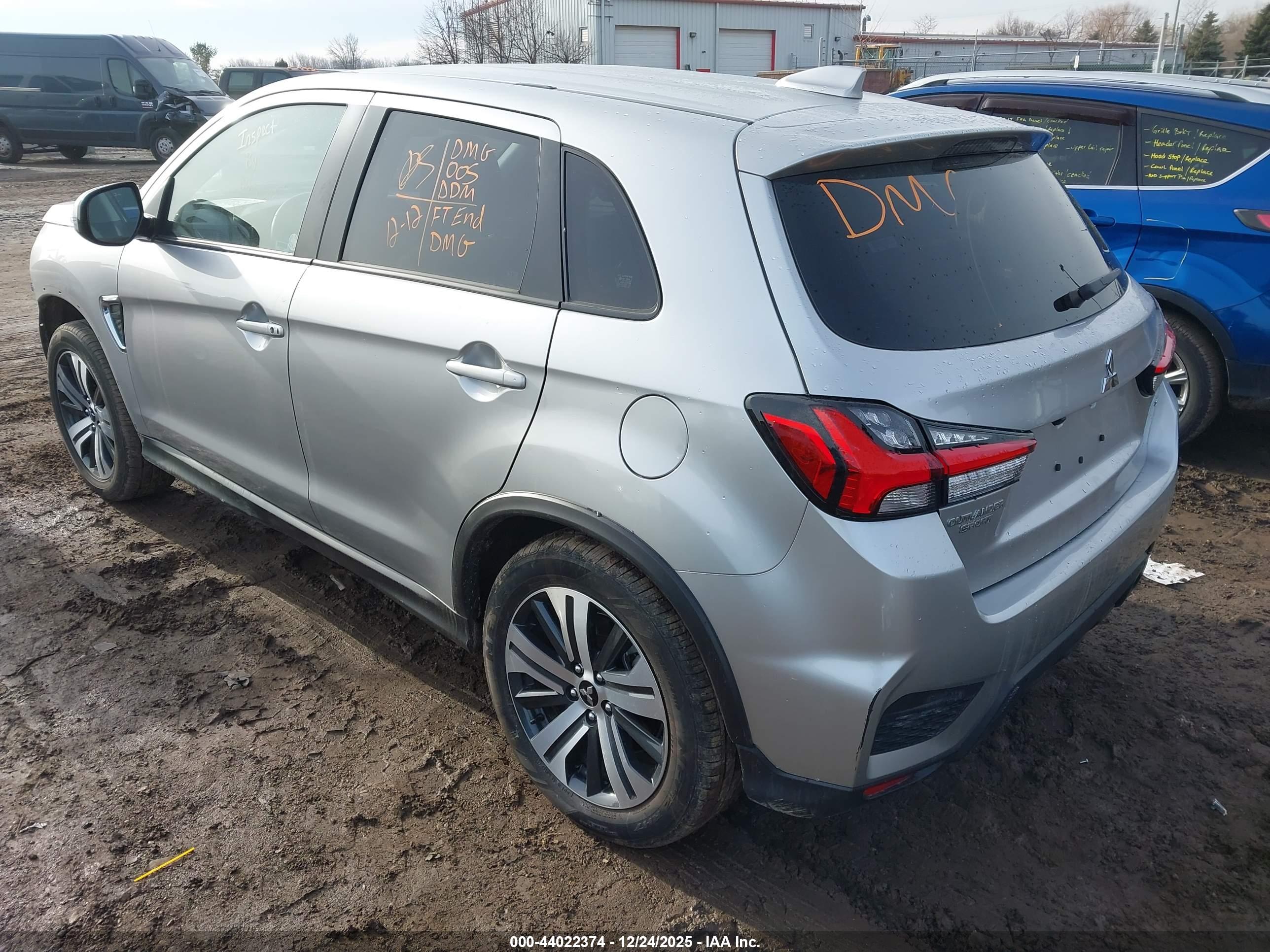 MITSUBISHI OUTLANDER image 3