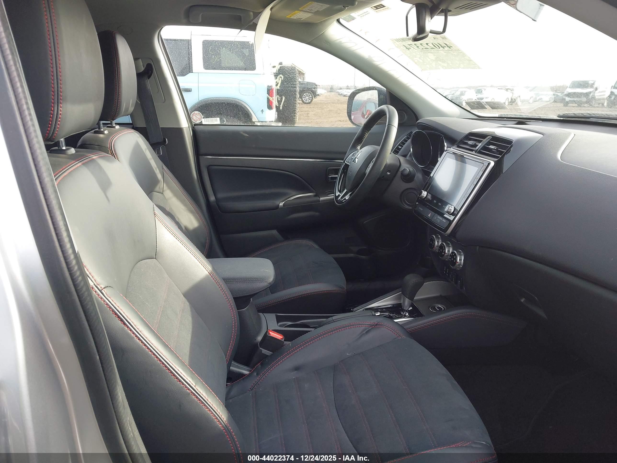MITSUBISHI OUTLANDER image 5