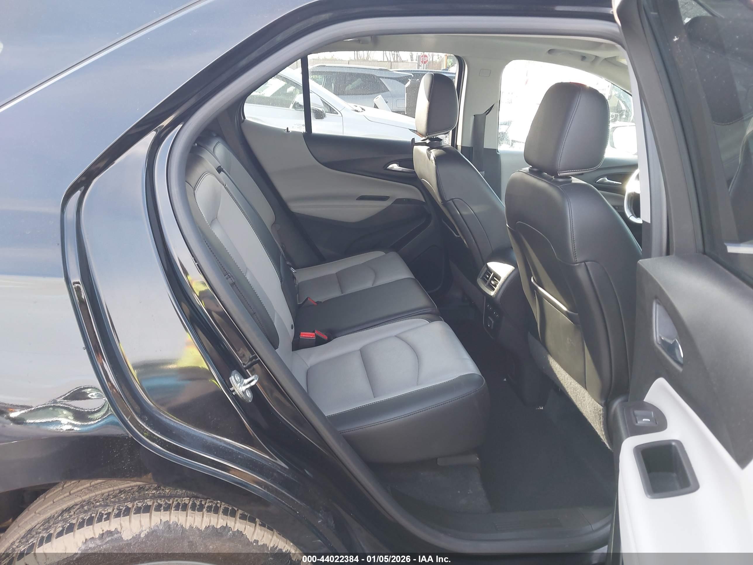 CHEVROLET EQUINOX image 8