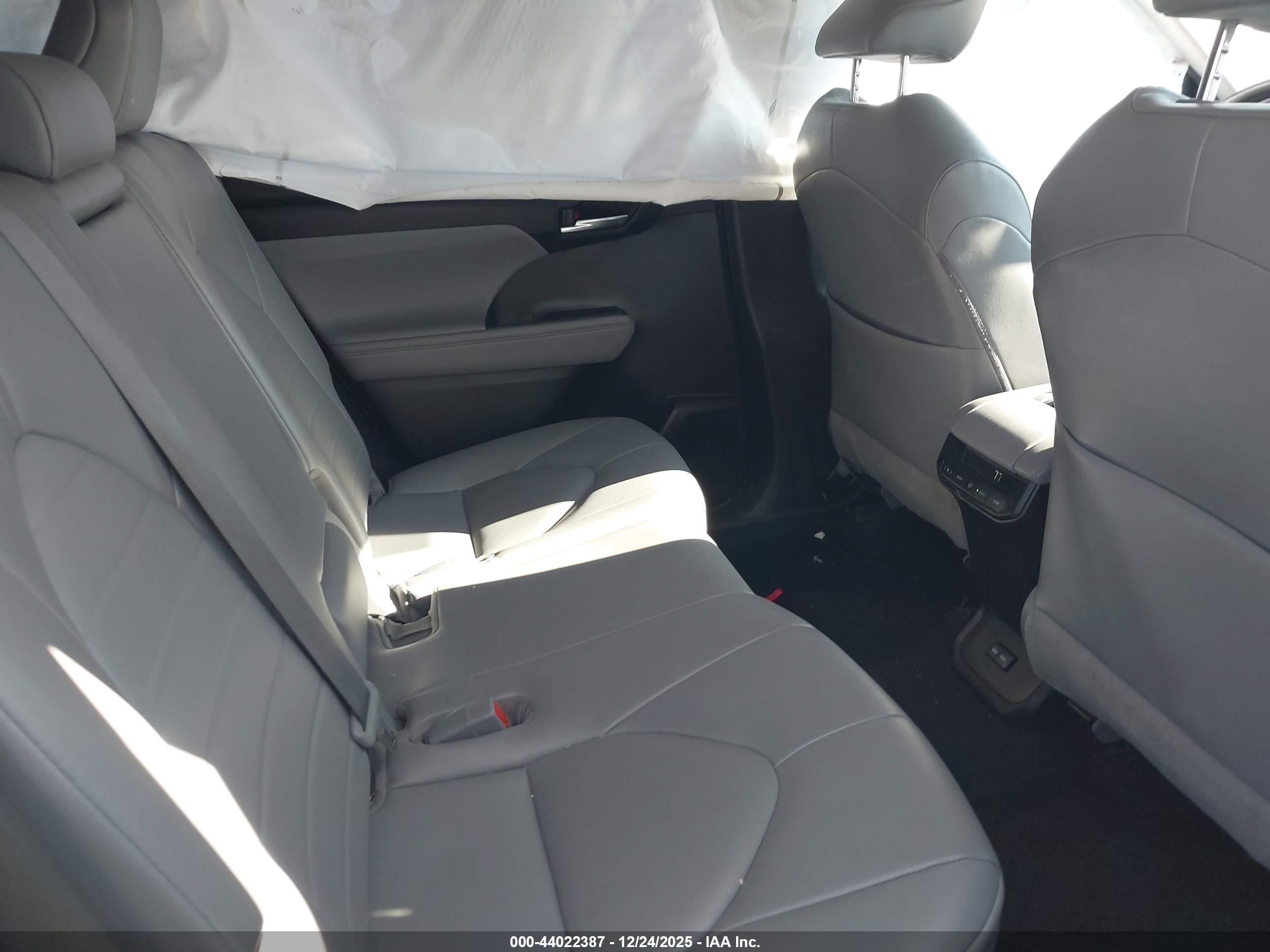 TOYOTA HIGHLANDER image 8