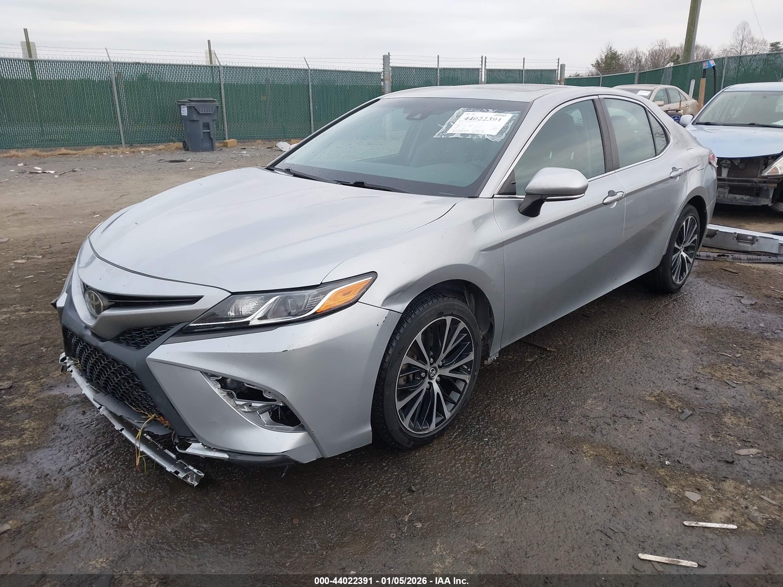 TOYOTA CAMRY image 2