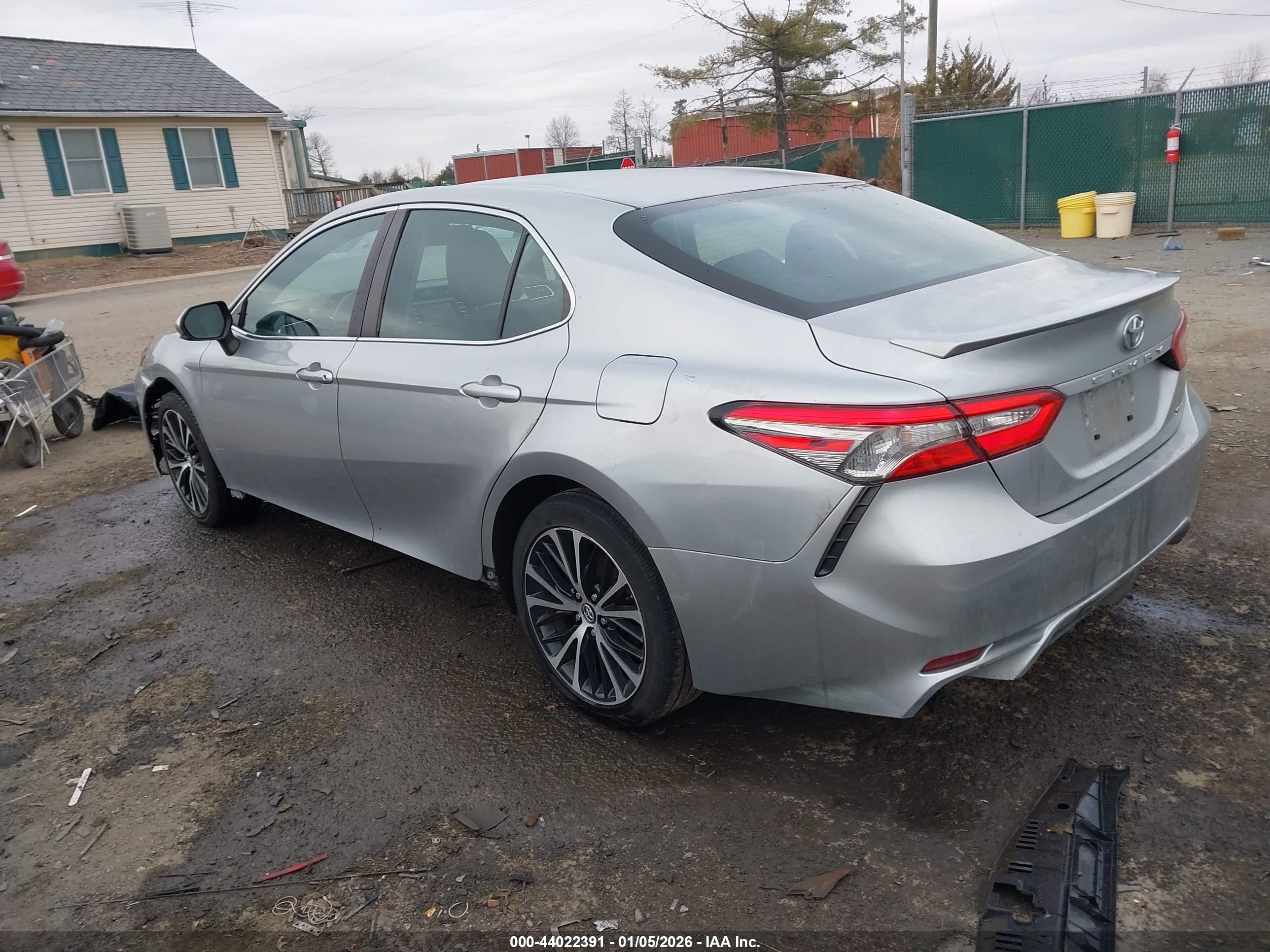 TOYOTA CAMRY image 3