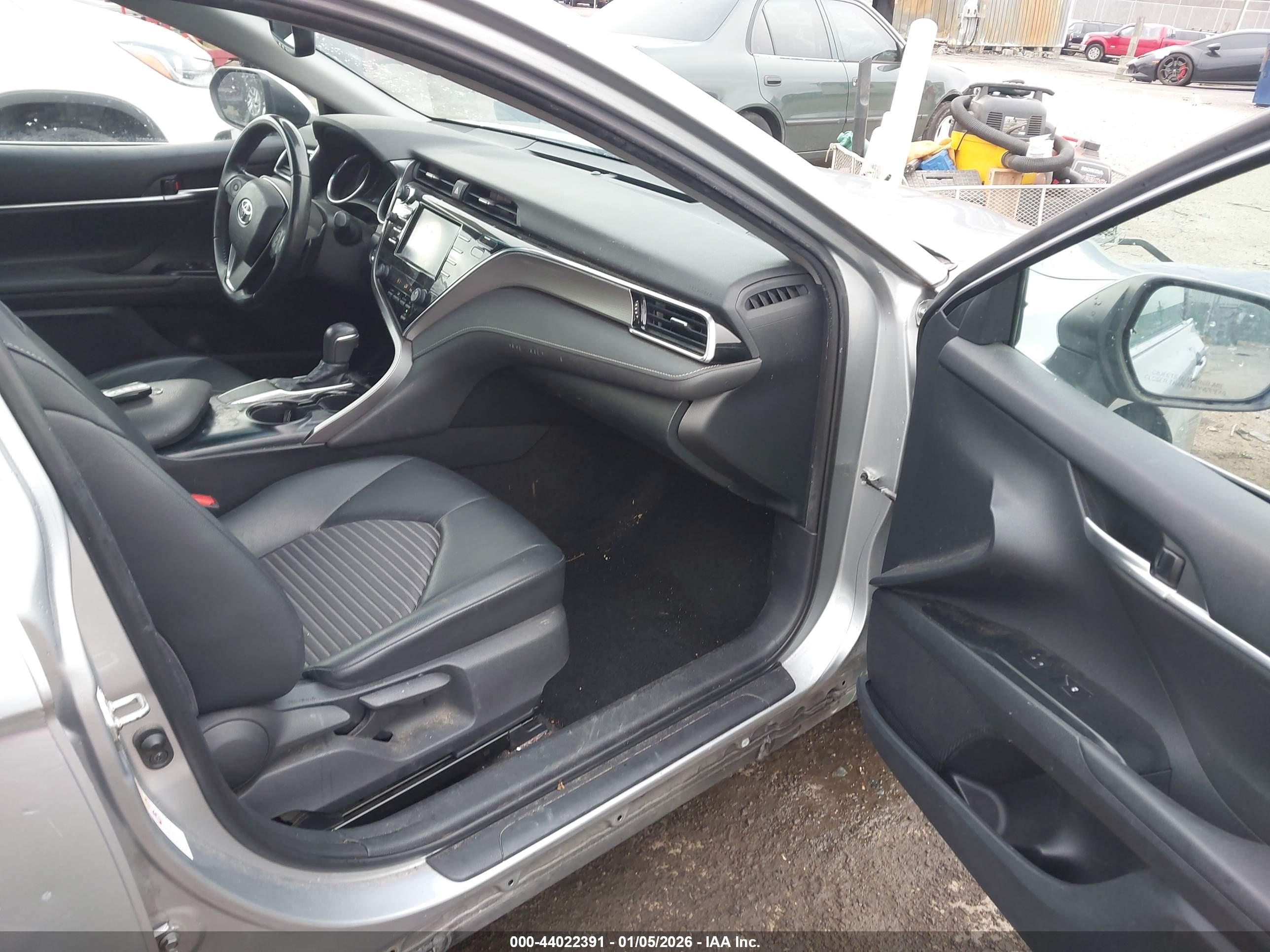 TOYOTA CAMRY image 5