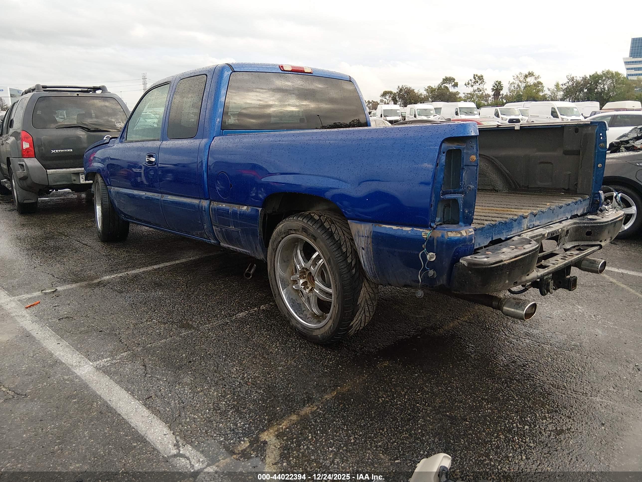 CHEVROLET SILVERADO image 3