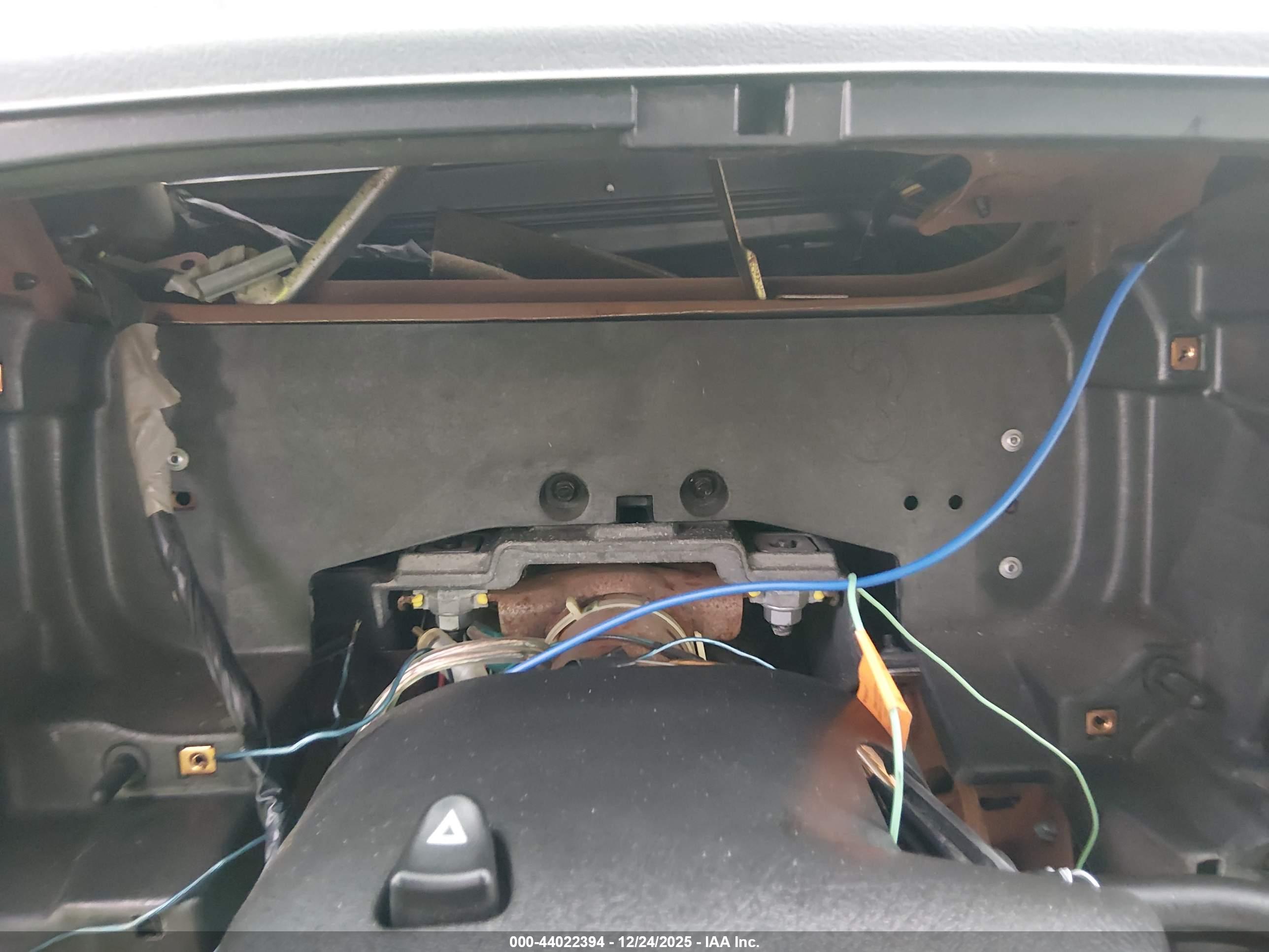 CHEVROLET SILVERADO image 7