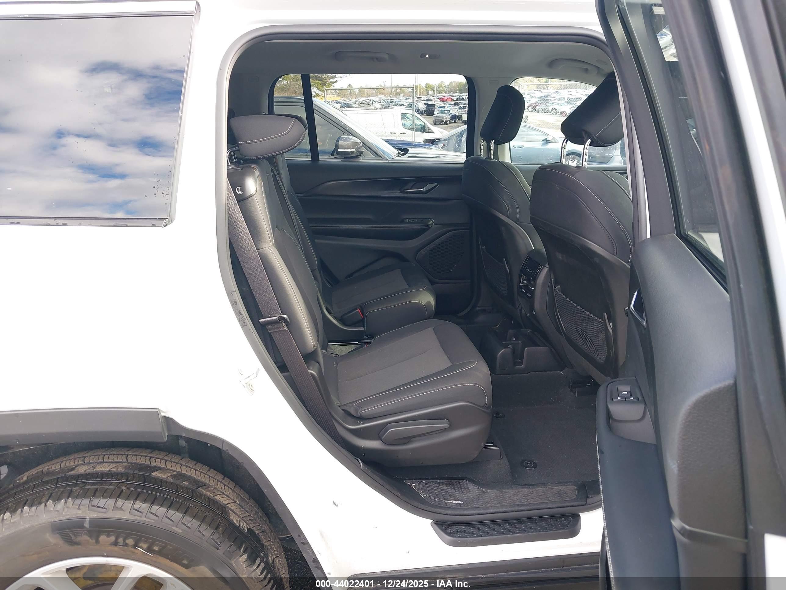 JEEP GRAND image 8