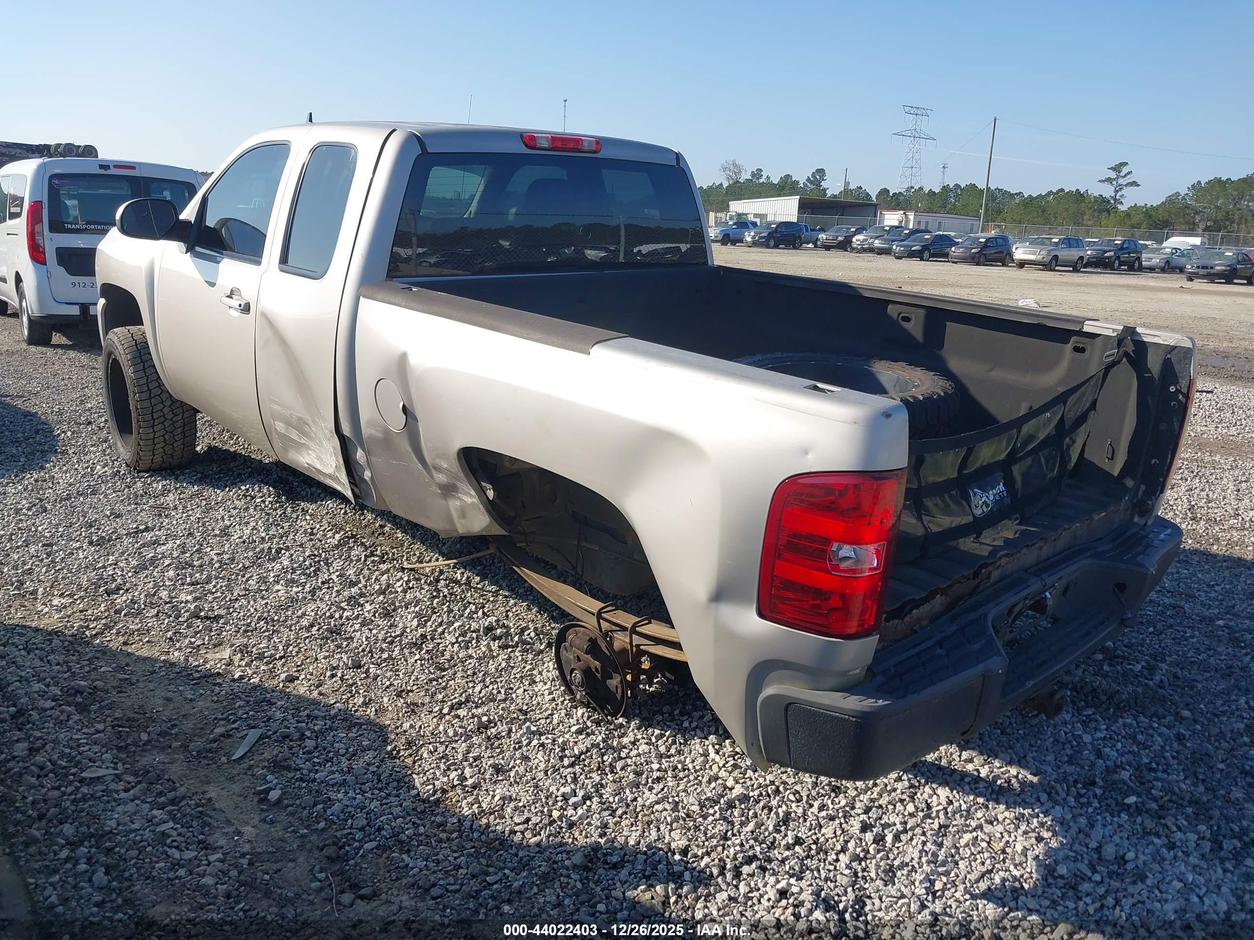 CHEVROLET SILVERADO image 3