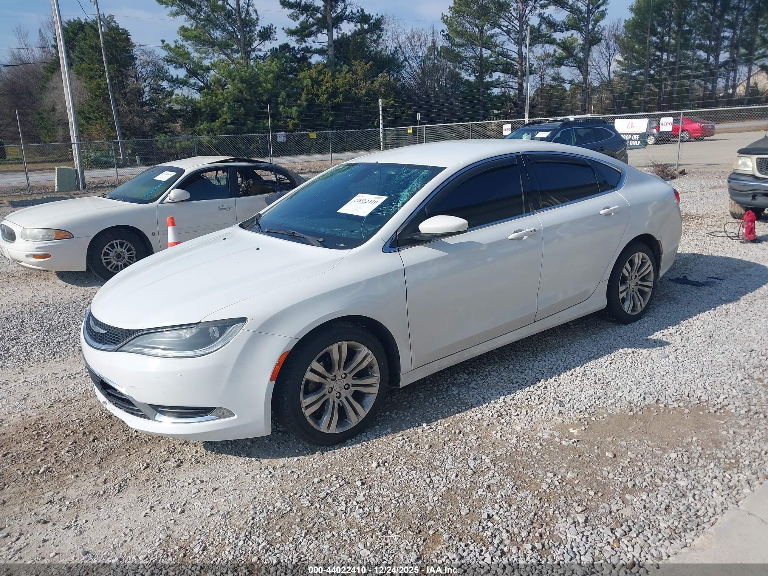 CHRYSLER 200 image 2