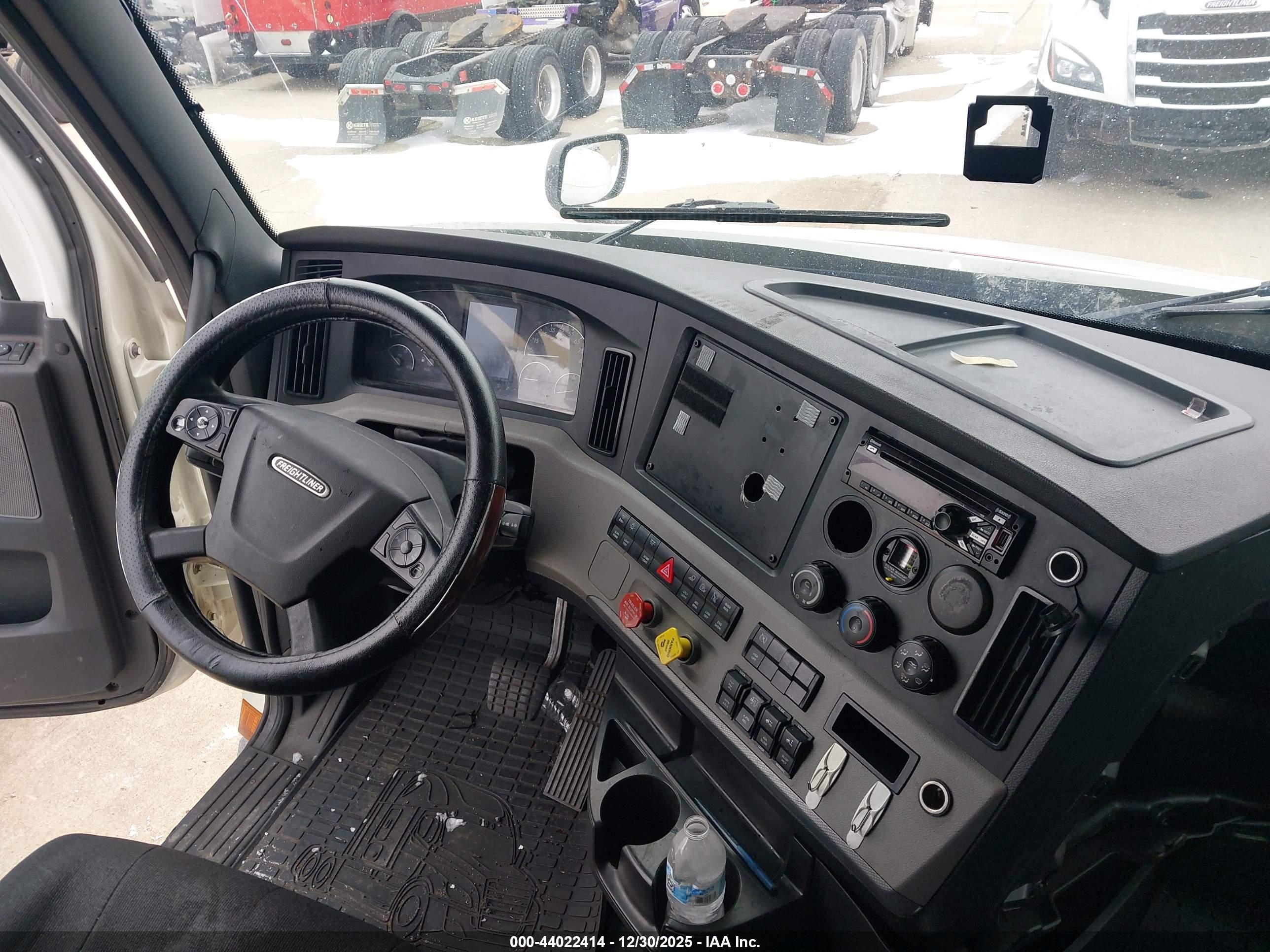 FREIGHTLINER NEW image 7