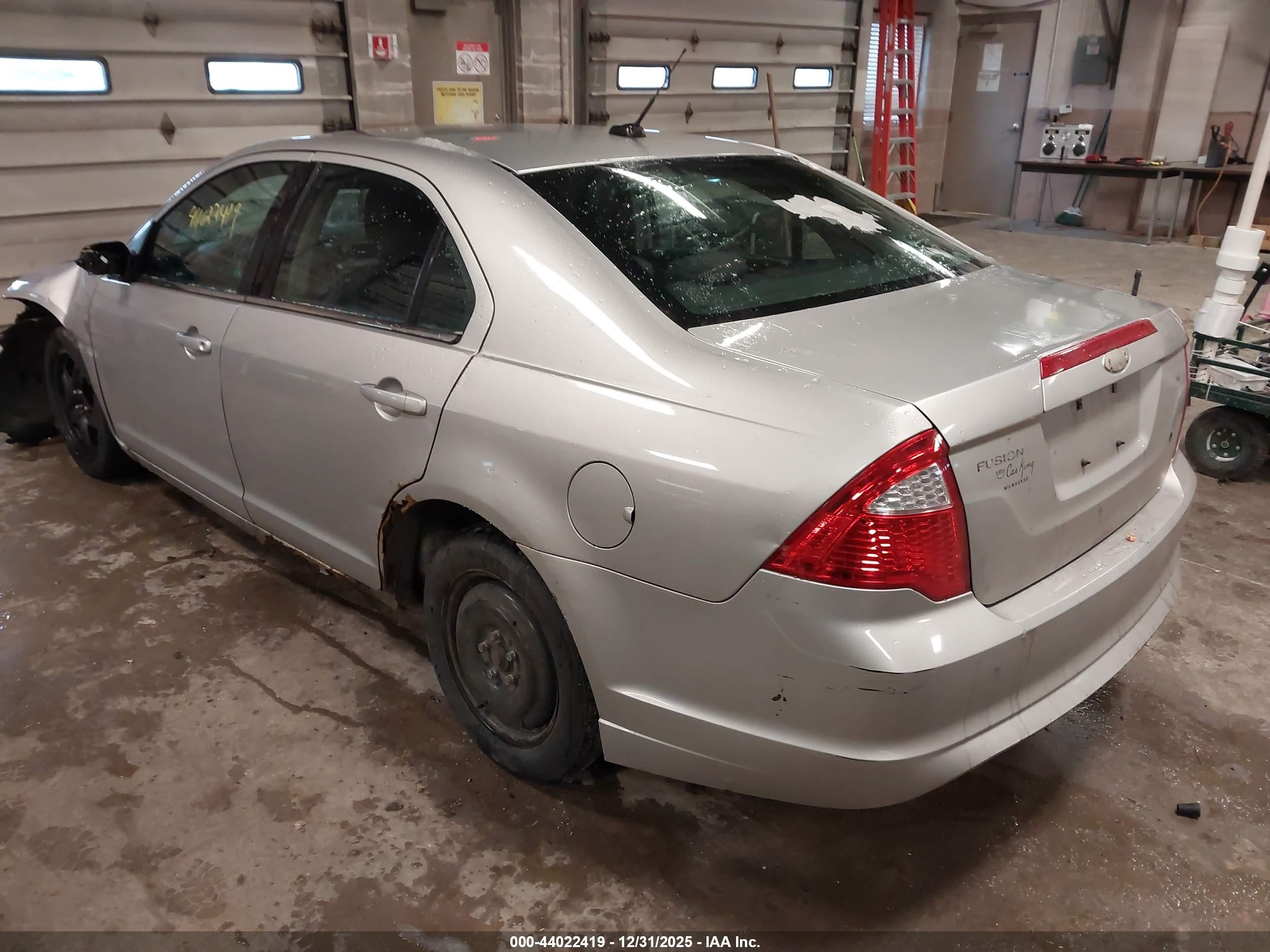 FORD FUSION image 3