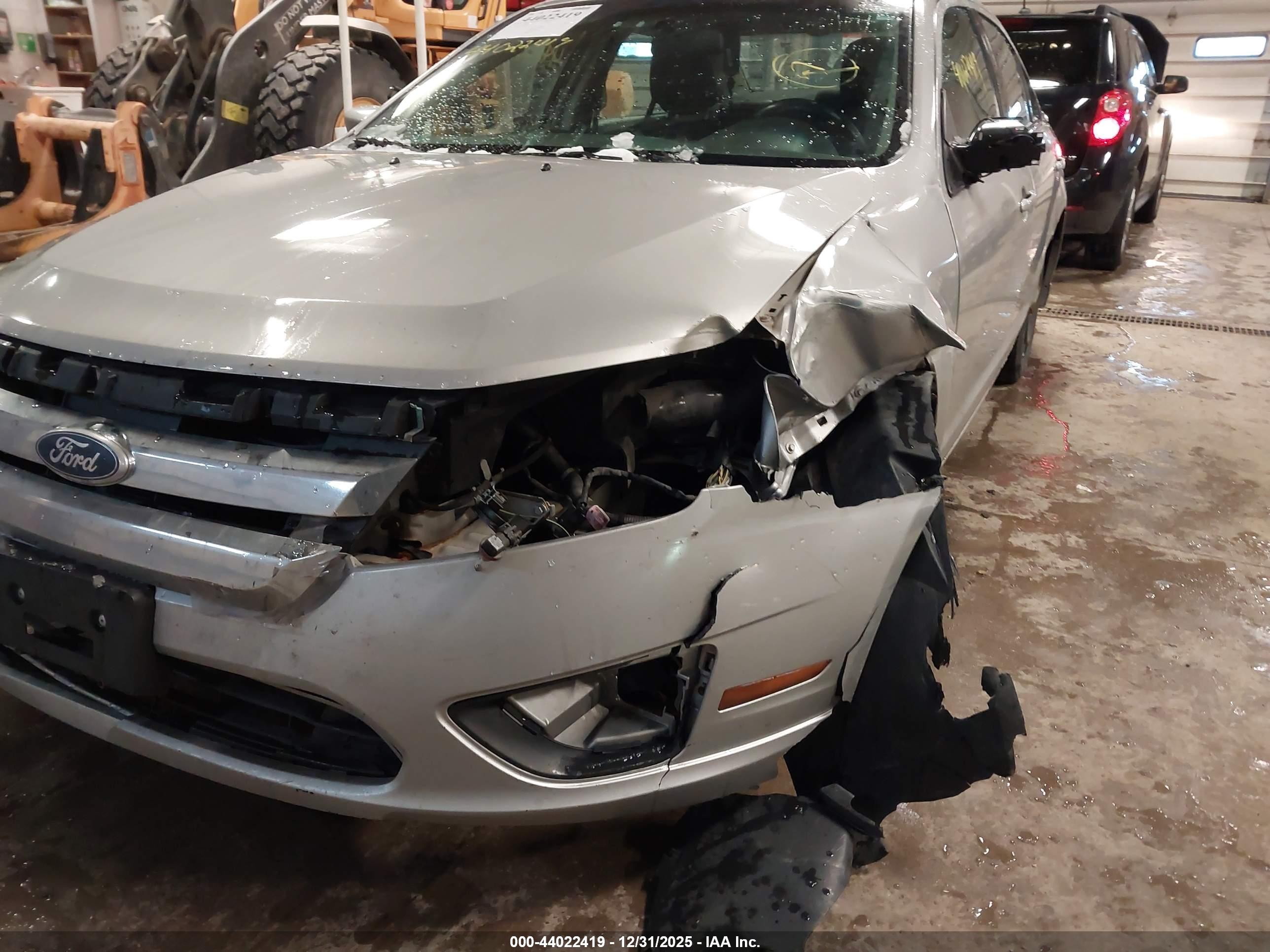 FORD FUSION image 6