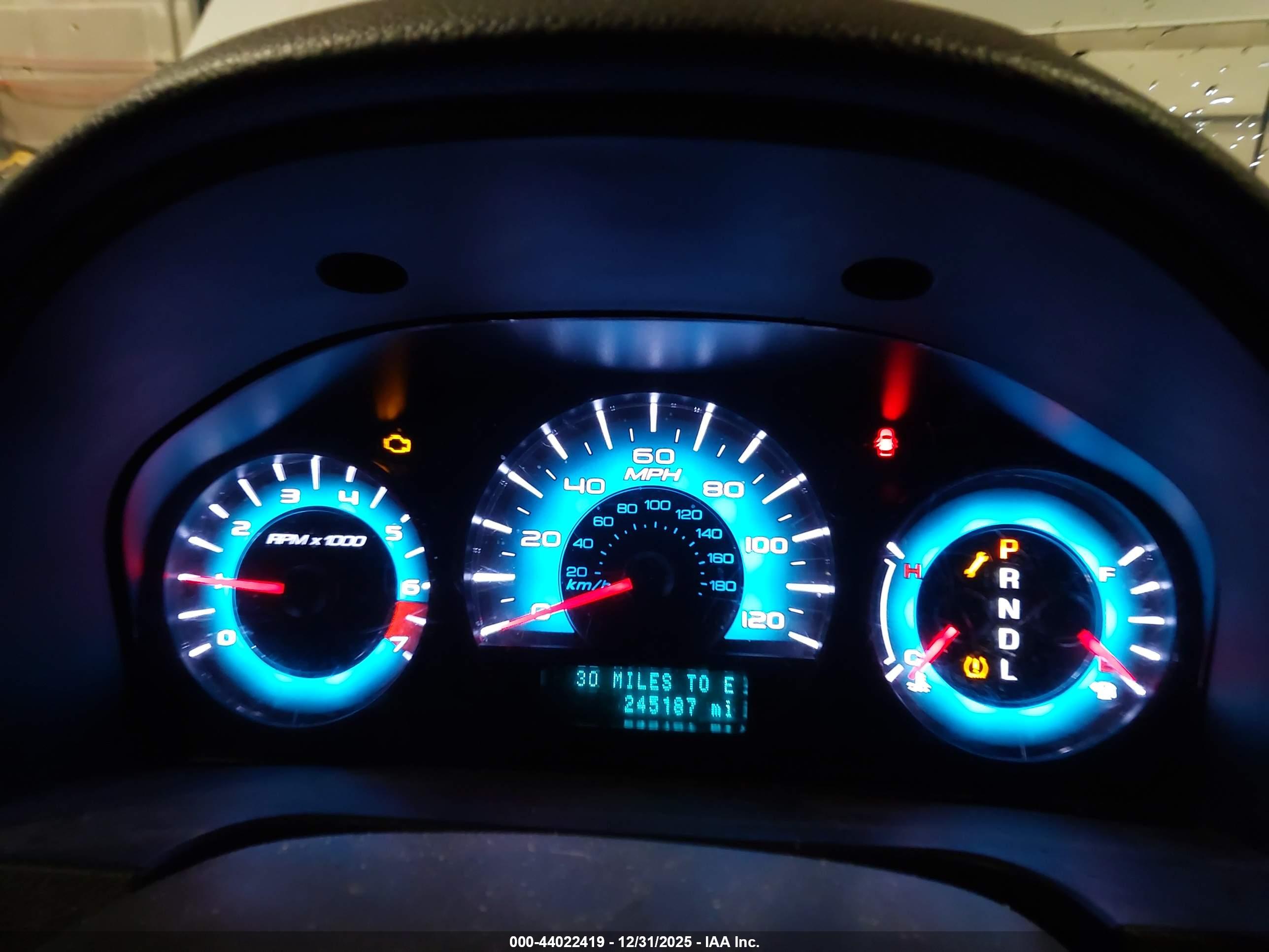 FORD FUSION image 7