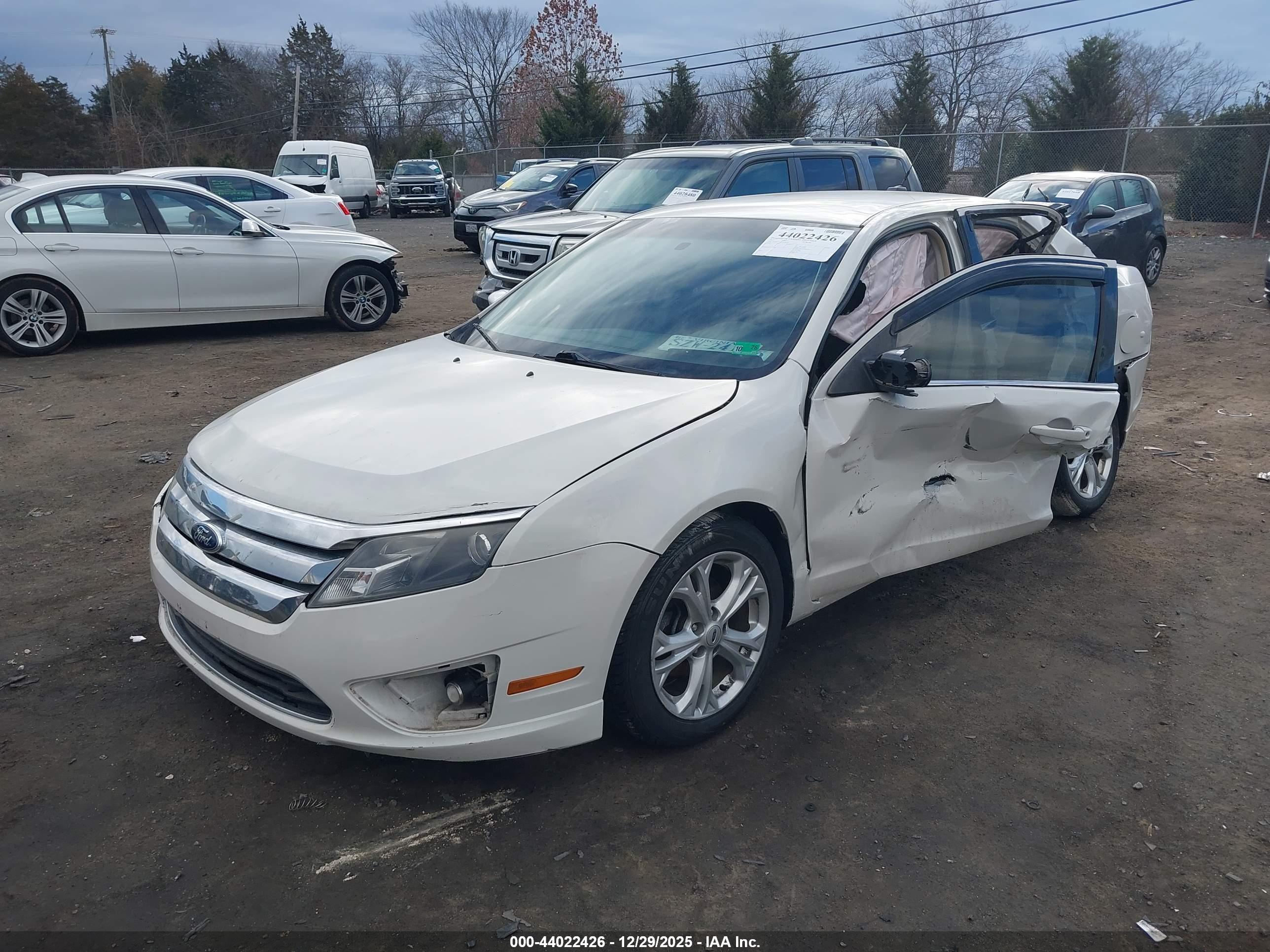FORD FUSION image 2