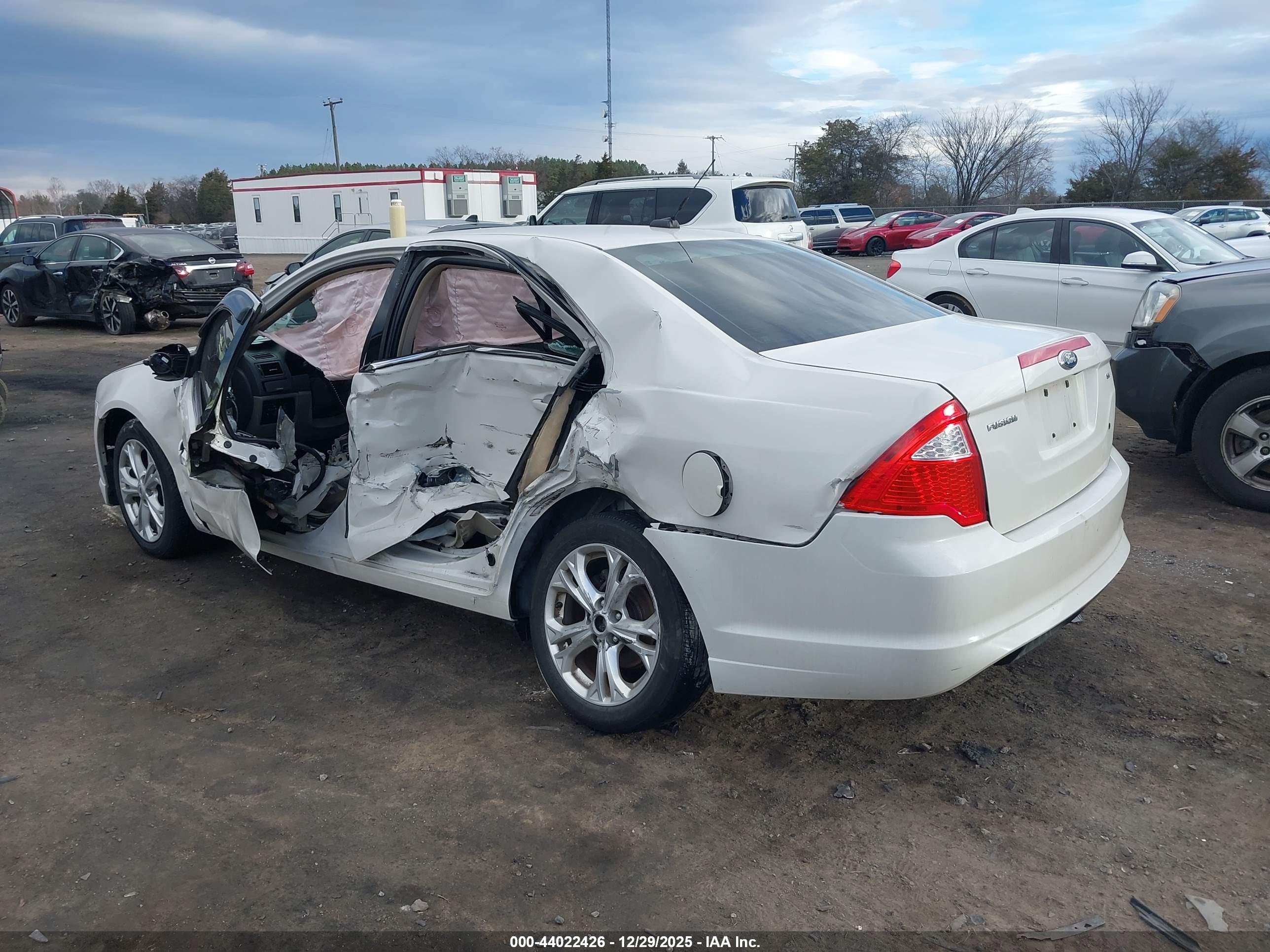 FORD FUSION image 3