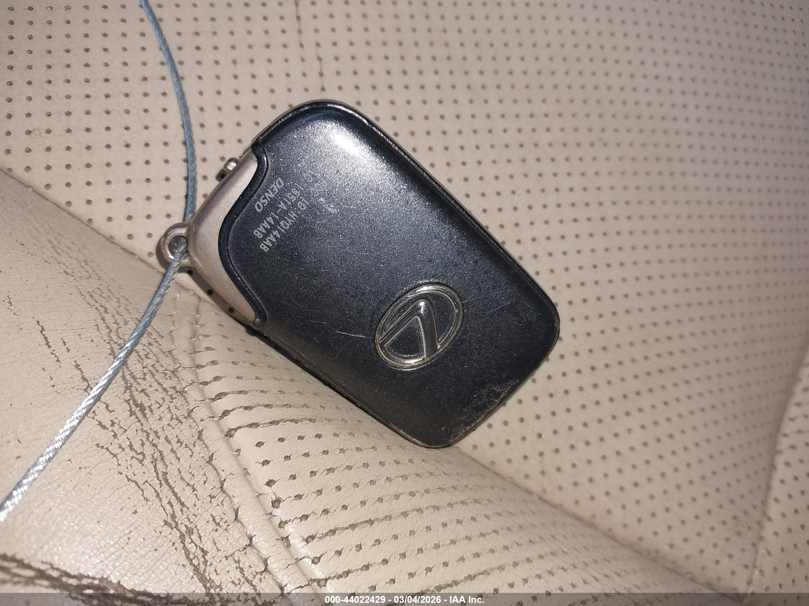 LEXUS ES image 11