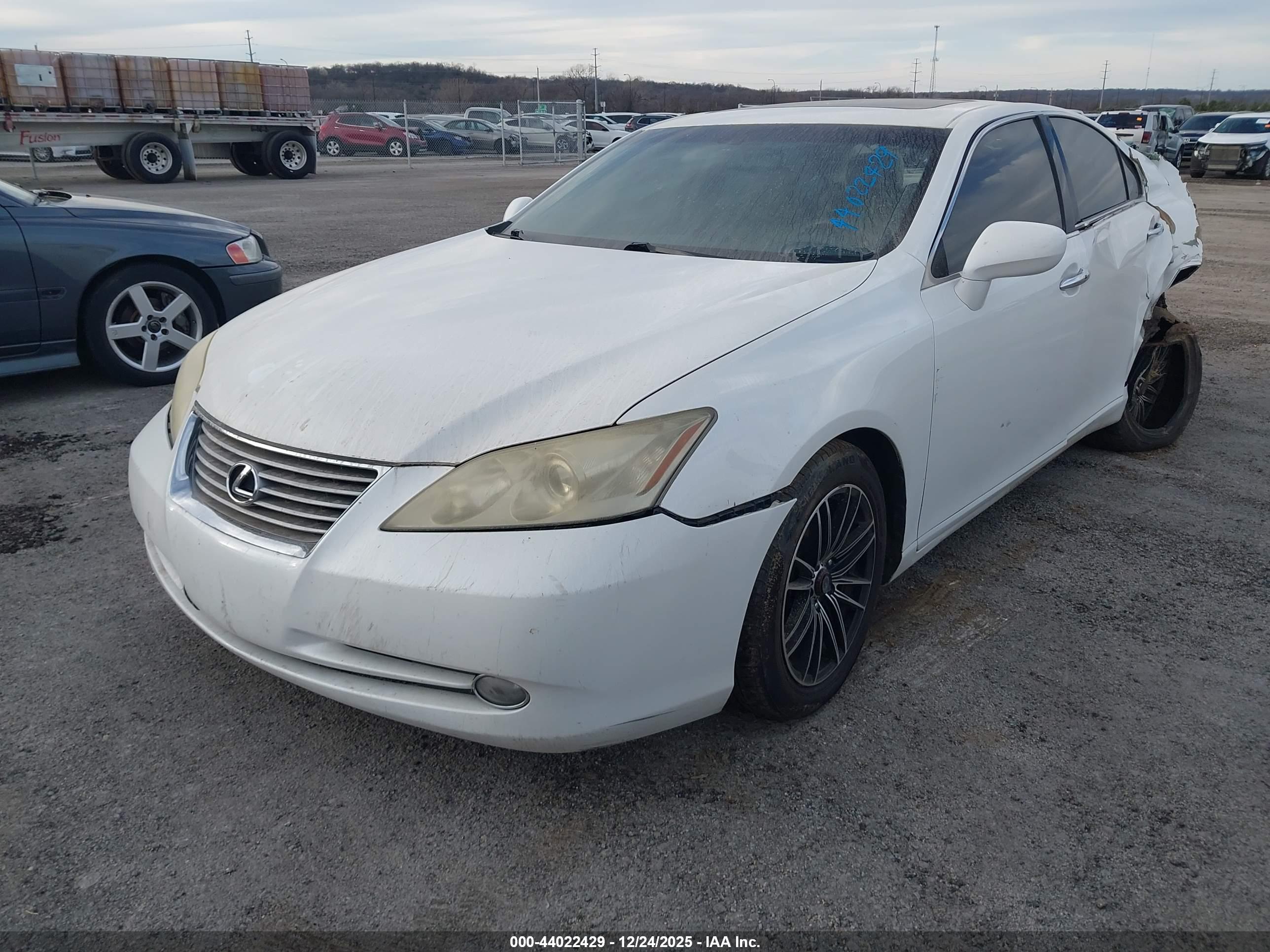 LEXUS ES image 2