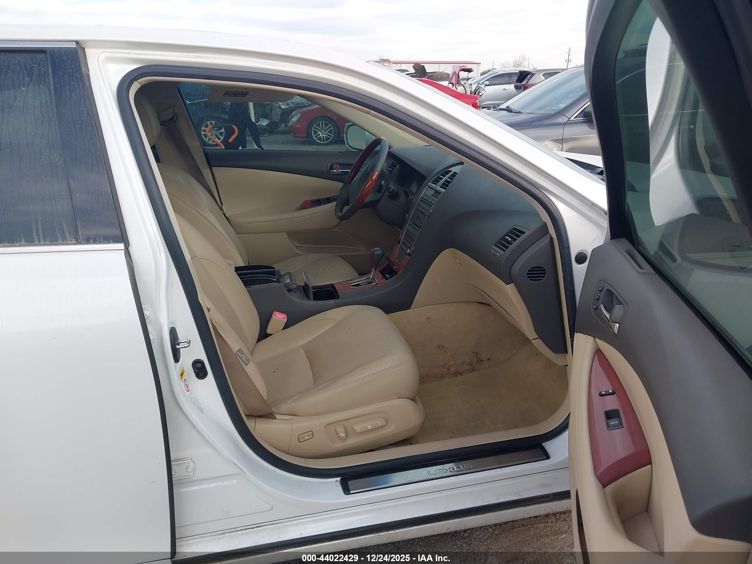 LEXUS ES image 5