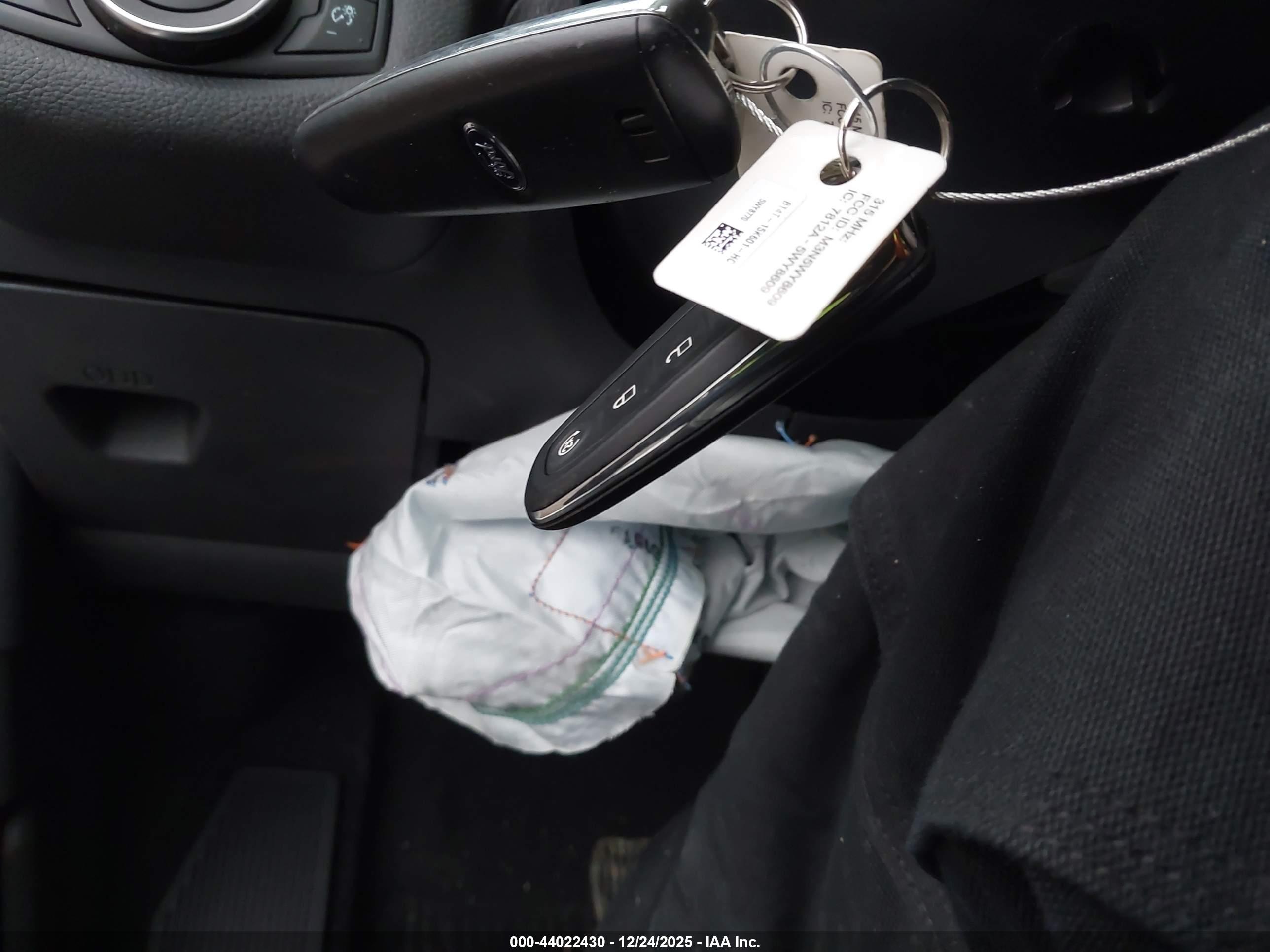 FORD ESCAPE image 11