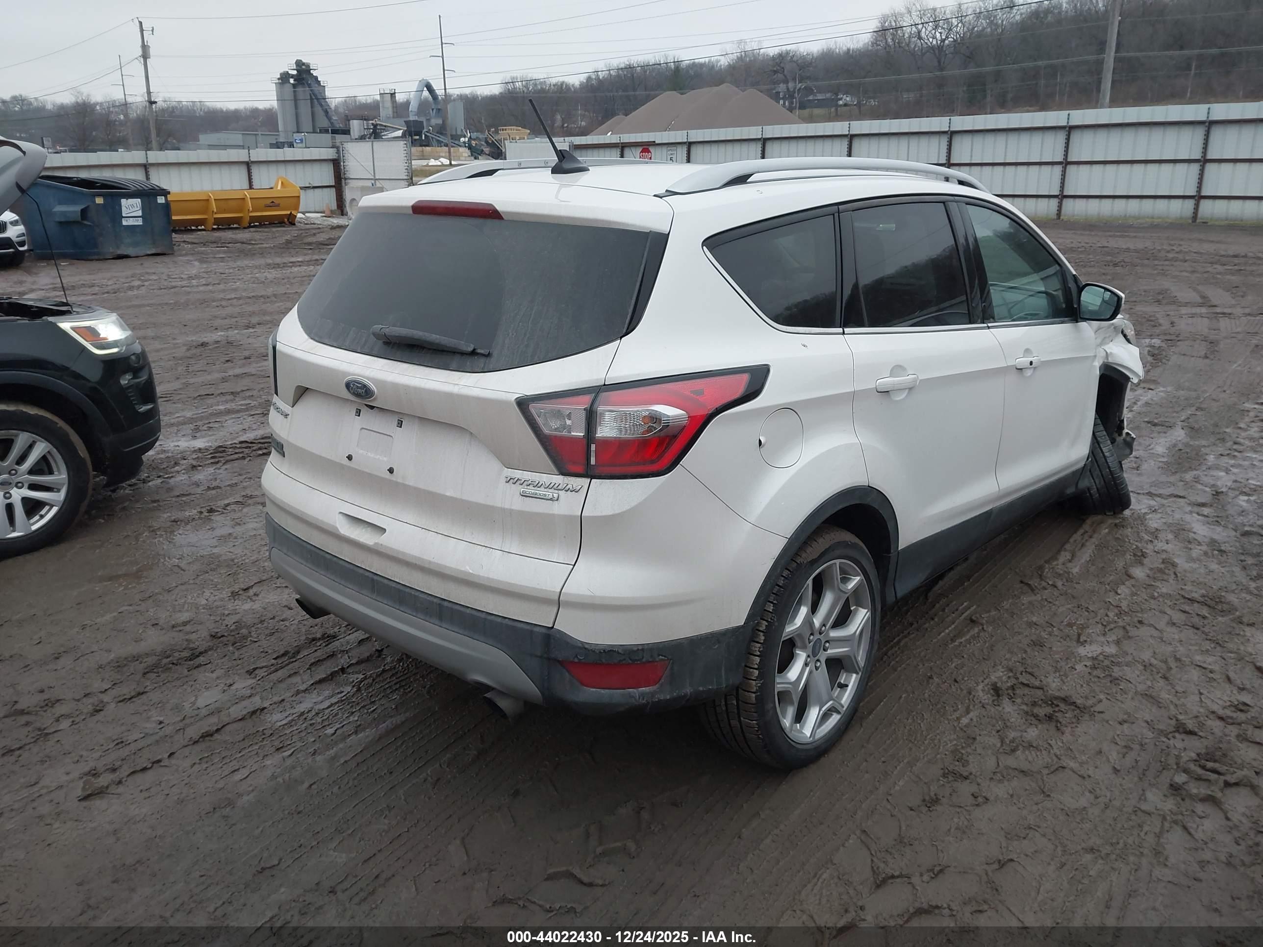 FORD ESCAPE image 4